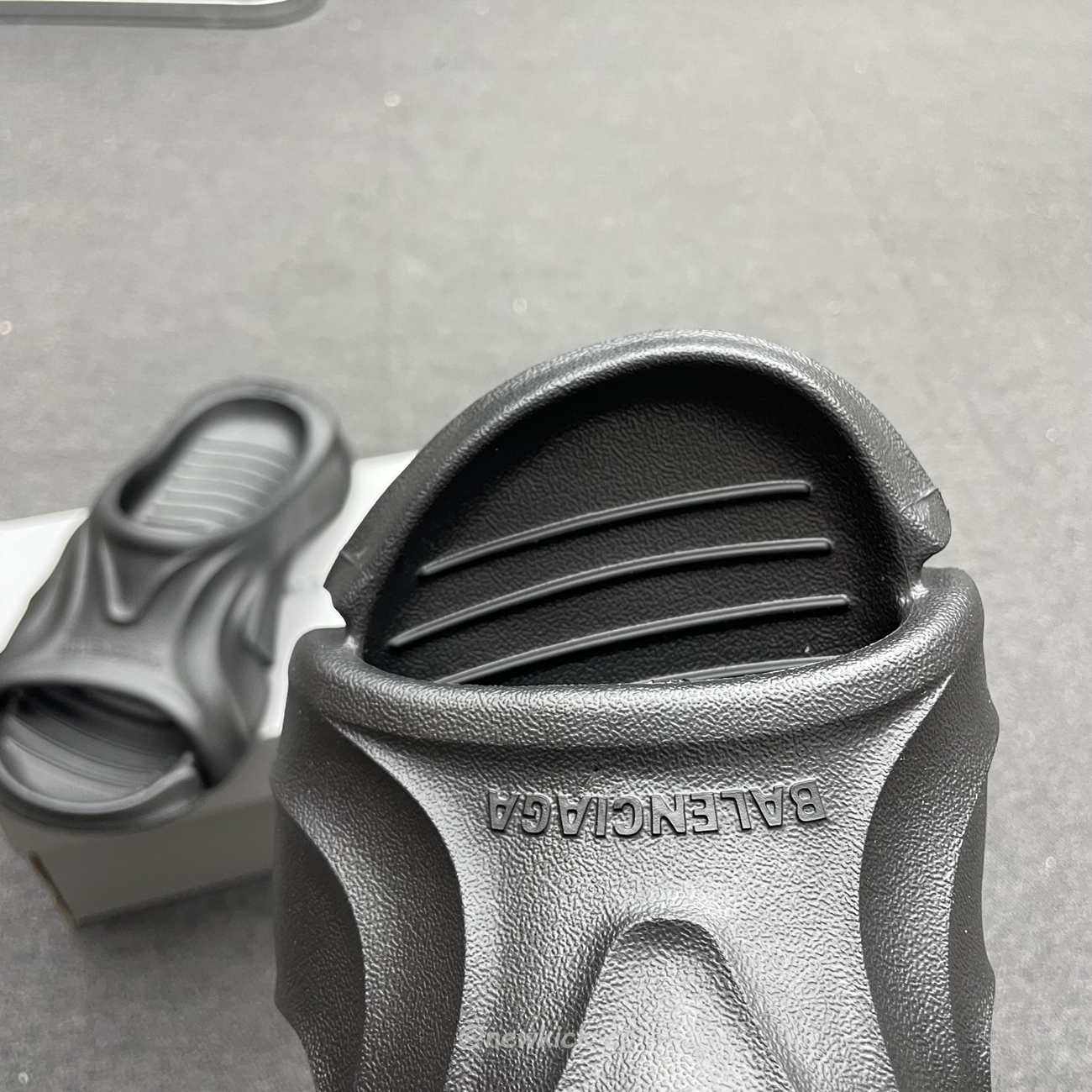 Balenciaga Mold Slide Sandal Black Beige 653874w3ce21000 (3) - www.newkick.vip Balenciaga Mold Slide Sandal Black Beige 653874w3ce21000 (3) - www.newkick.vip