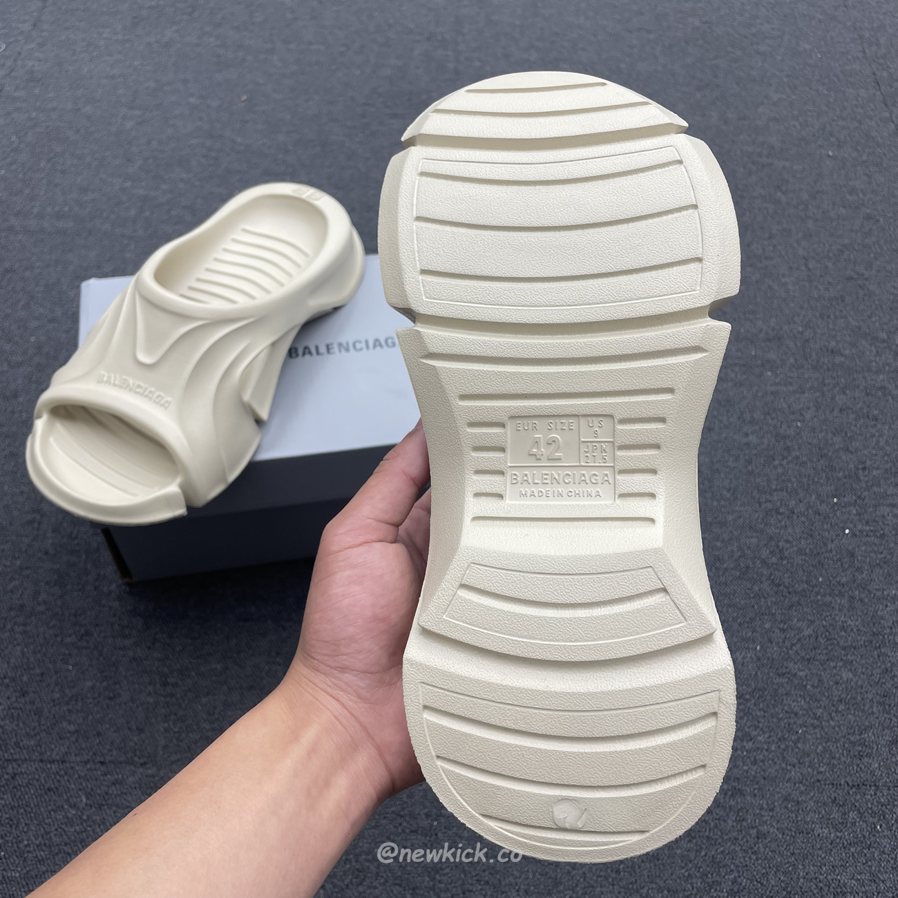 Balenciaga Mold Slide Sandal Black Beige 653874w3ce21000 (7) - www.newkick.vip Balenciaga Mold Slide Sandal Black Beige 653874w3ce21000 (7) - www.newkick.vip