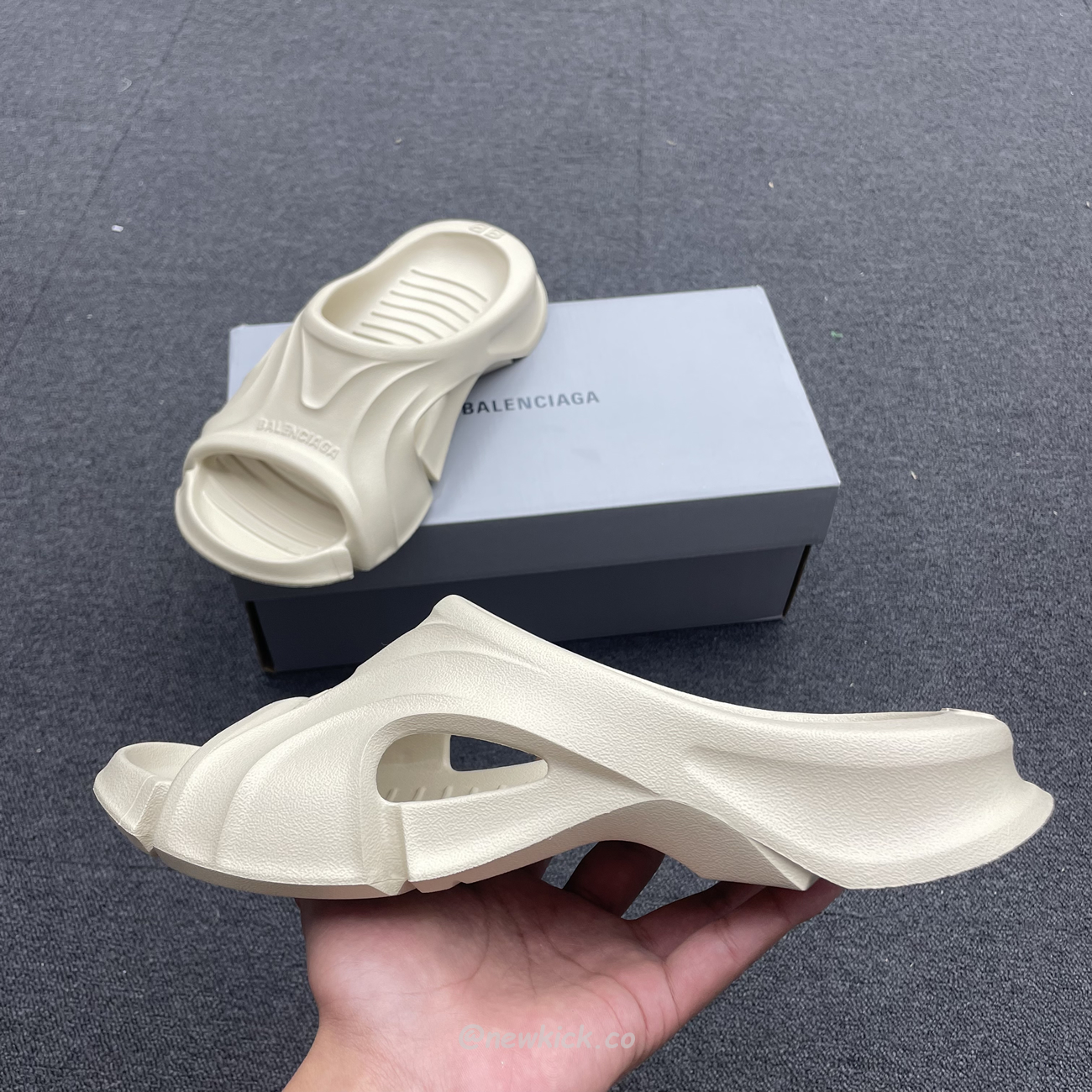Balenciaga Mold Slide Sandal Black Beige 653874w3ce21000 (8) - www.newkick.vip Balenciaga Mold Slide Sandal Black Beige 653874w3ce21000 (8) - www.newkick.vip