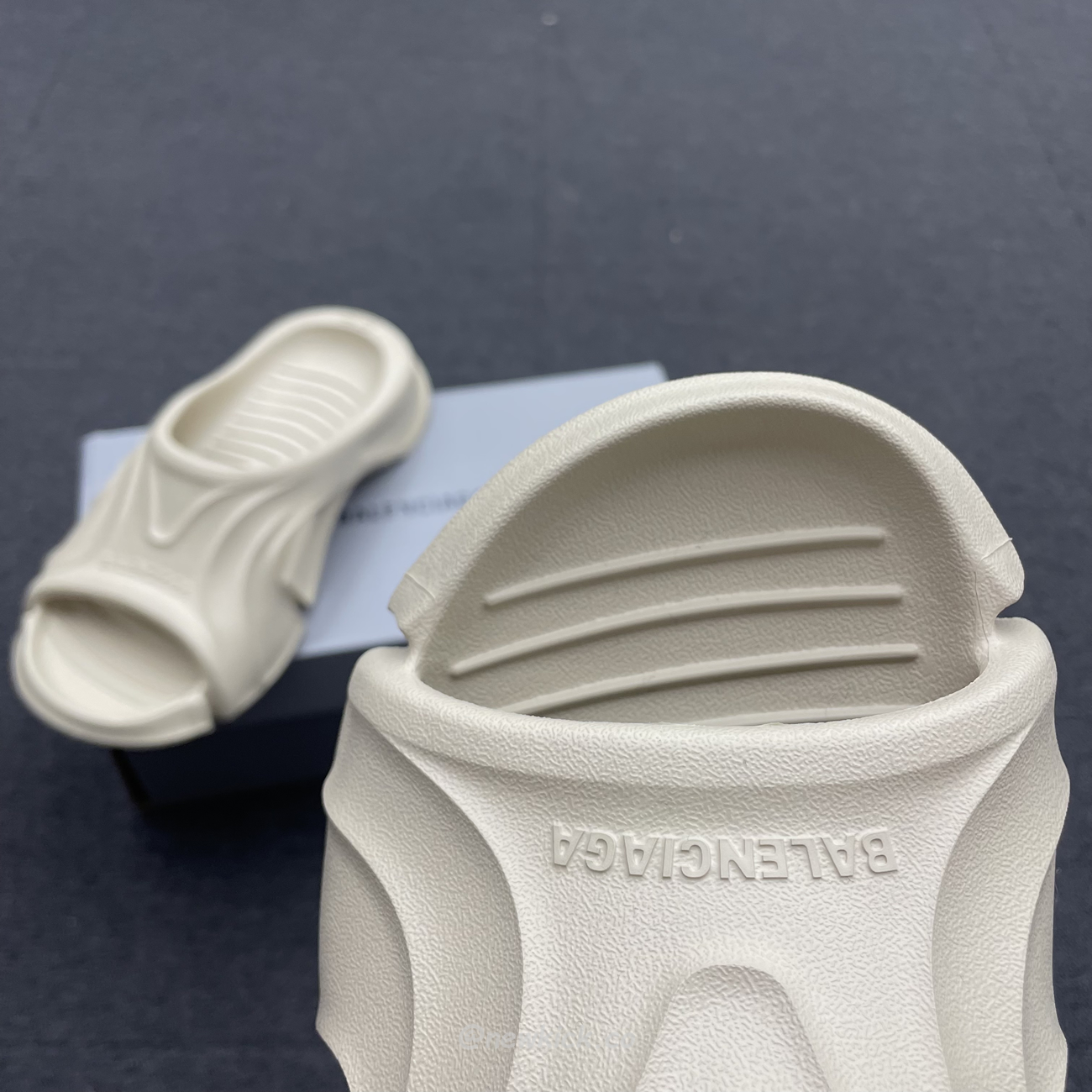 Balenciaga Mold Slide Sandal Black Beige 653874w3ce21000 (9) - www.newkick.vip Balenciaga Mold Slide Sandal Black Beige 653874w3ce21000 (9) - www.newkick.vip