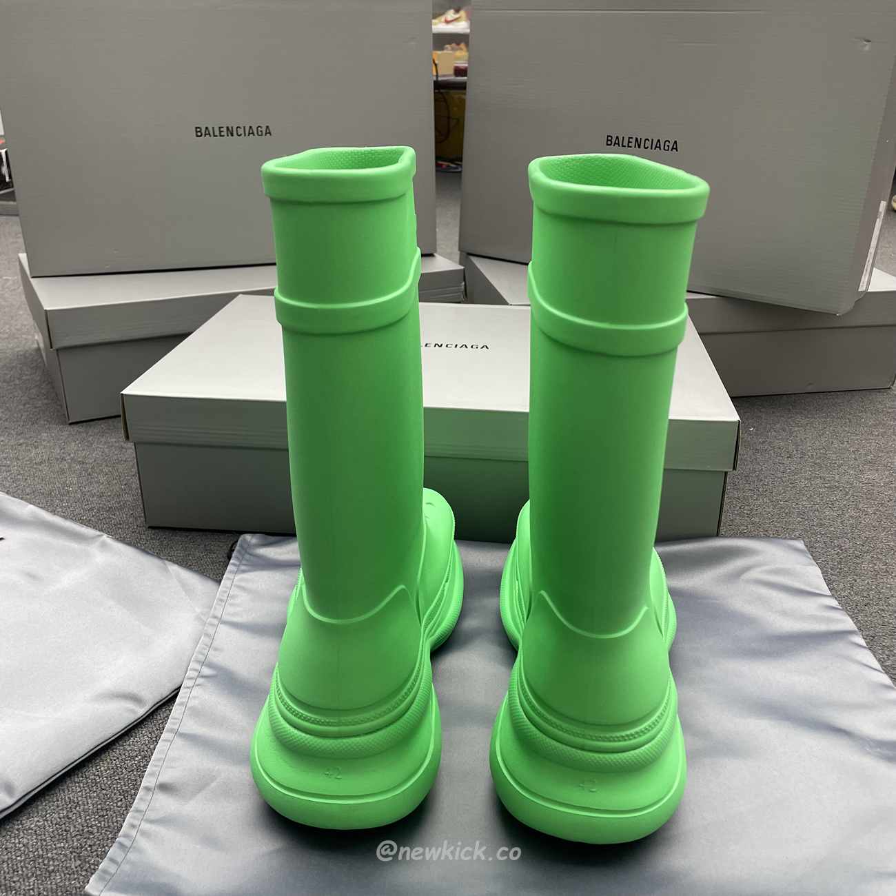 Balenciaga X Crocs Boot Black White Green Bright Pink Beige Rubber 677388w1s8e1000 (10) - www.newkick.vip Balenciaga X Crocs Boot Black White Green Bright Pink Beige Rubber 677388w1s8e1000 (10) - www.newkick.vip