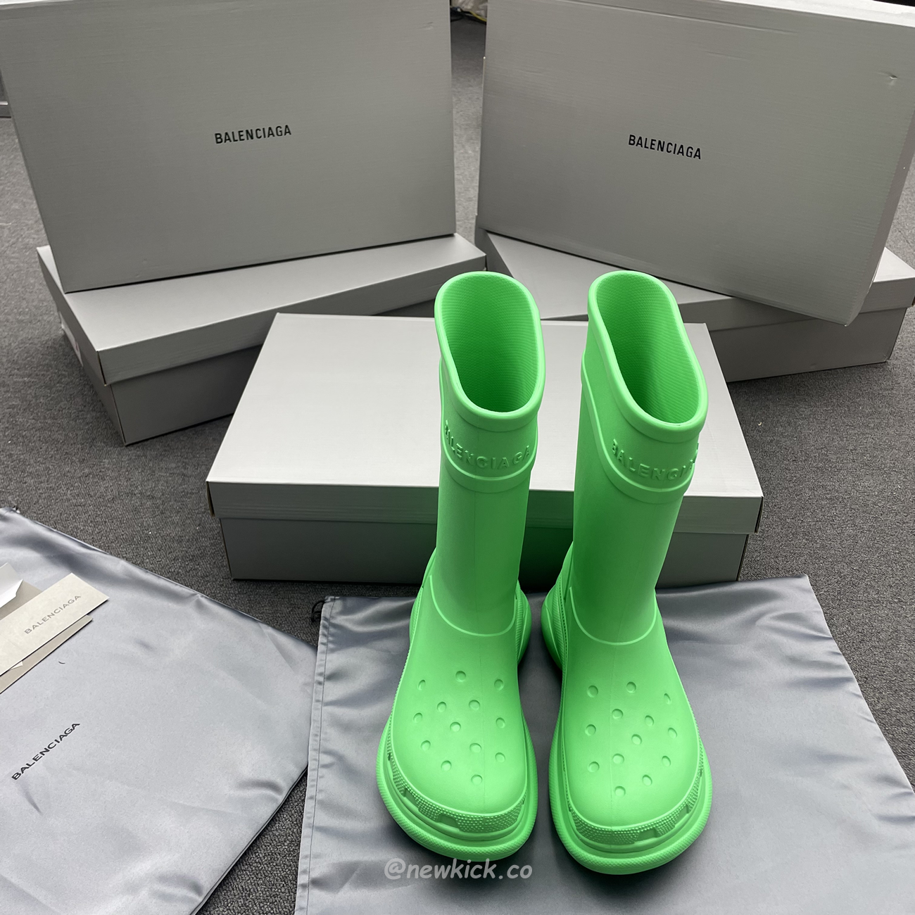 Balenciaga X Crocs Boot Black White Green Bright Pink Beige Rubber 677388w1s8e1000 (11) - www.newkick.vip Balenciaga X Crocs Boot Black White Green Bright Pink Beige Rubber 677388w1s8e1000 (11) - www.newkick.vip