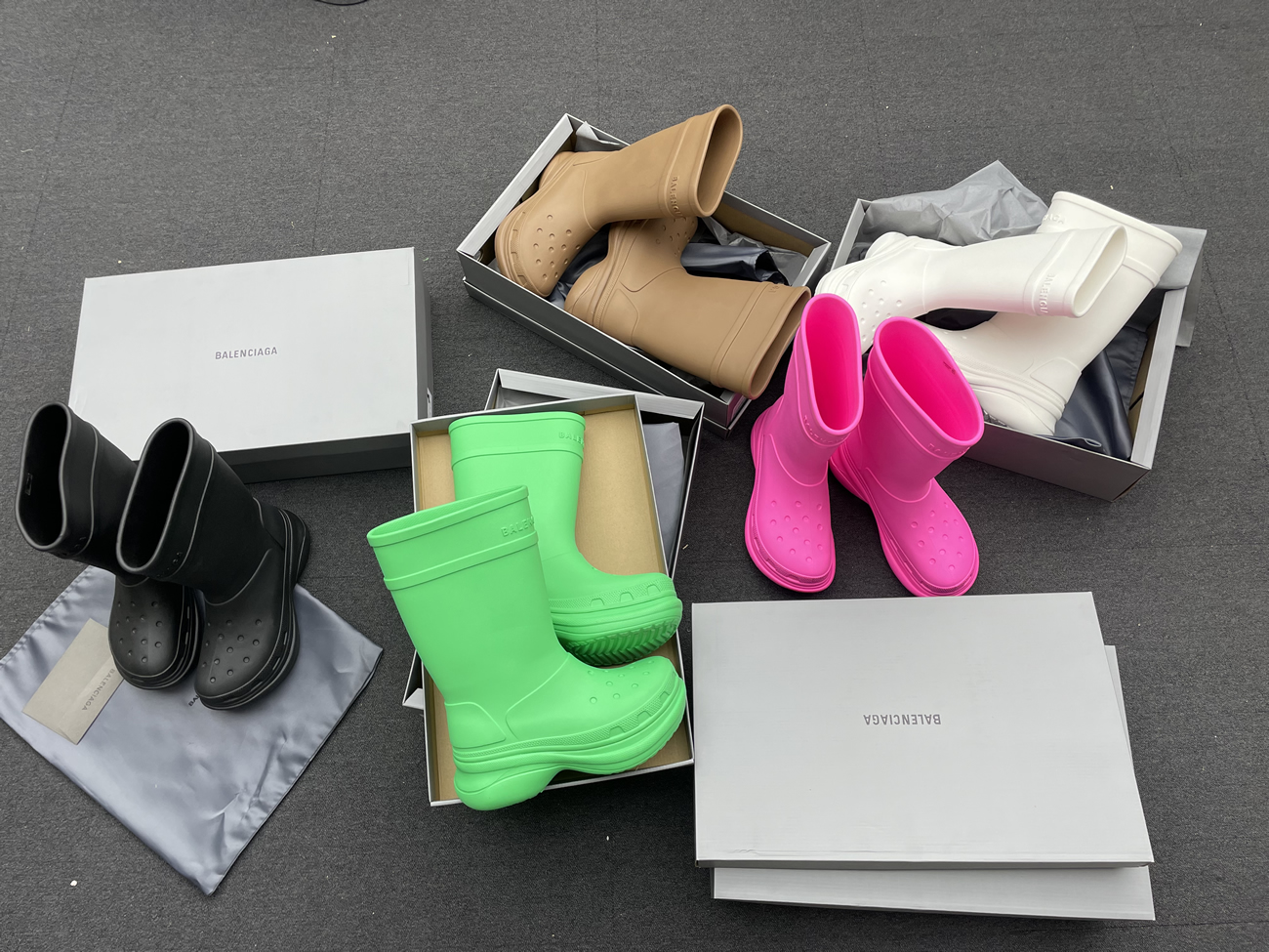 Balenciaga X Crocs Boot Black White Green Bright Pink Beige Rubber 677388w1s8e1000 (13) - www.newkick.vip Balenciaga X Crocs Boot Black White Green Bright Pink Beige Rubber 677388w1s8e1000 (13) - www.newkick.vip