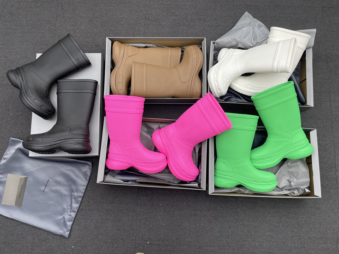 Balenciaga X Crocs Boot Black White Green Bright Pink Beige Rubber 677388w1s8e1000 (14) - www.newkick.vip Balenciaga X Crocs Boot Black White Green Bright Pink Beige Rubber 677388w1s8e1000 (14) - www.newkick.vip