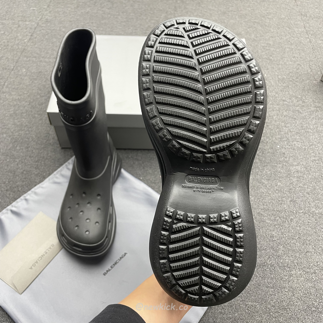 Balenciaga X Crocs Boot Black White Green Bright Pink Beige Rubber 677388w1s8e1000 (2) - www.newkick.vip Balenciaga X Crocs Boot Black White Green Bright Pink Beige Rubber 677388w1s8e1000 (2) - www.newkick.vip