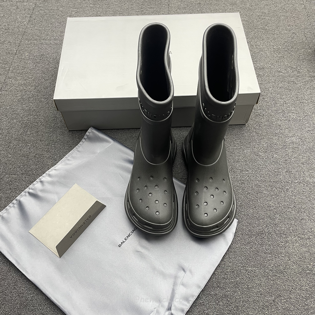 Balenciaga X Crocs Boot Black White Green Bright Pink Beige Rubber 677388w1s8e1000 (4) - www.newkick.vip Balenciaga X Crocs Boot Black White Green Bright Pink Beige Rubber 677388w1s8e1000 (4) - www.newkick.vip