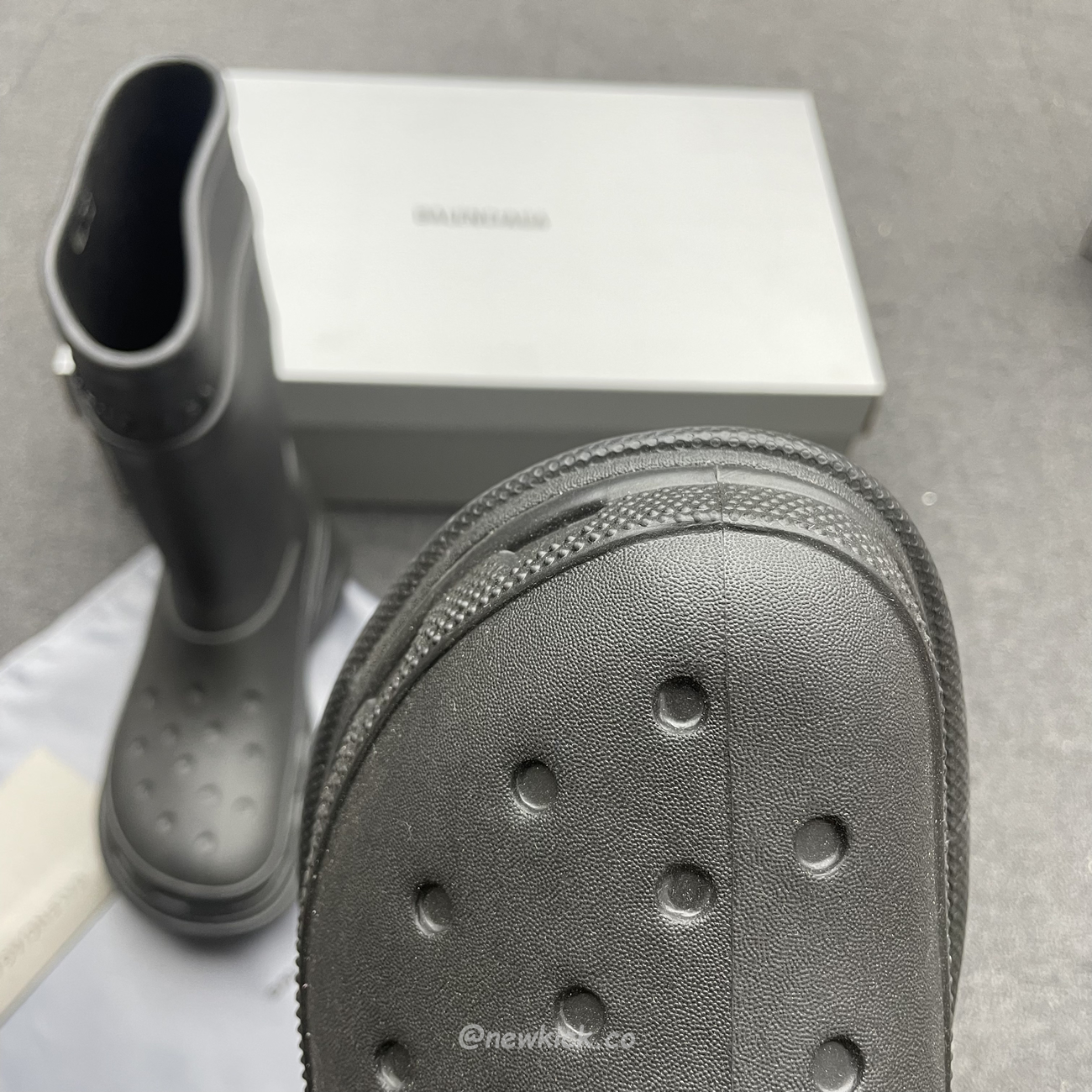 Balenciaga X Crocs Boot Black White Green Bright Pink Beige Rubber 677388w1s8e1000 (7) - www.newkick.vip Balenciaga X Crocs Boot Black White Green Bright Pink Beige Rubber 677388w1s8e1000 (7) - www.newkick.vip
