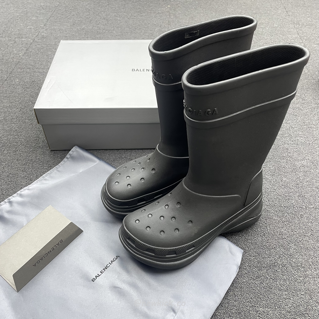 Balenciaga X Crocs Boot Black White Green Bright Pink Beige Rubber 677388w1s8e1000 (8) - www.newkick.vip Balenciaga X Crocs Boot Black White Green Bright Pink Beige Rubber 677388w1s8e1000 (8) - www.newkick.vip