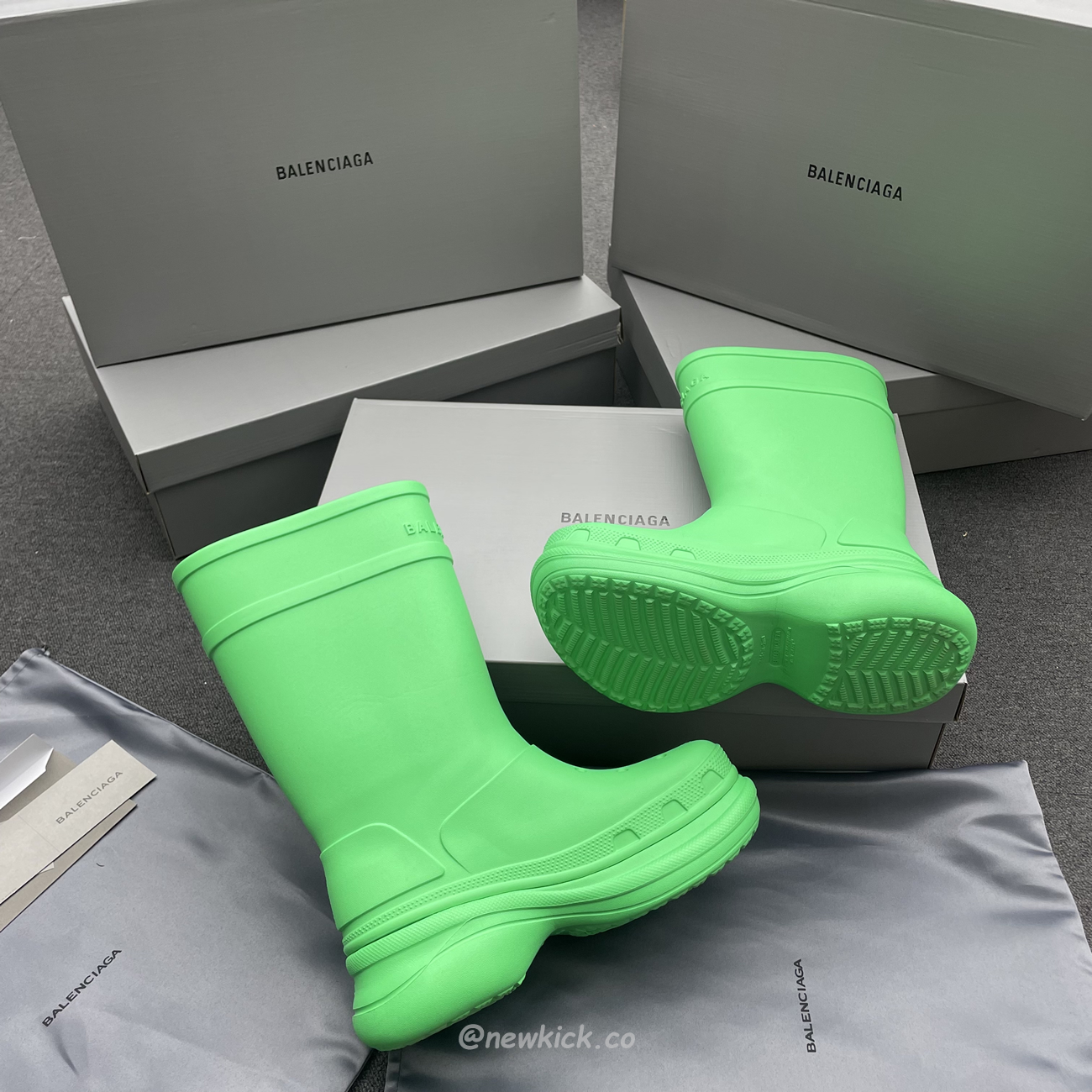 Balenciaga X Crocs Boot Black White Green Bright Pink Beige Rubber 677388w1s8e1000 (9) - www.newkick.vip Balenciaga X Crocs Boot Black White Green Bright Pink Beige Rubber 677388w1s8e1000 (9) - www.newkick.vip