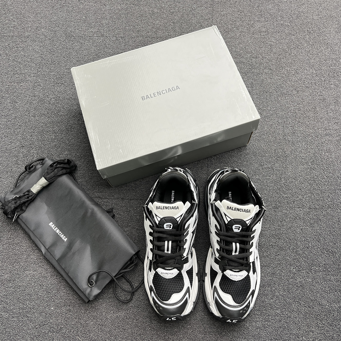 Balenciaga Runner White Black White 677403w3rb29010 (11) - www.newkick.org Balenciaga Runner White Black White 677403w3rb29010 (11) - www.newkick.org
