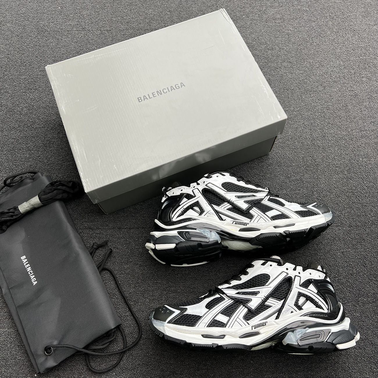 Balenciaga Runner White Black White 677403w3rb29010 (12) - www.newkick.org Balenciaga Runner White Black White 677403w3rb29010 (12) - www.newkick.org