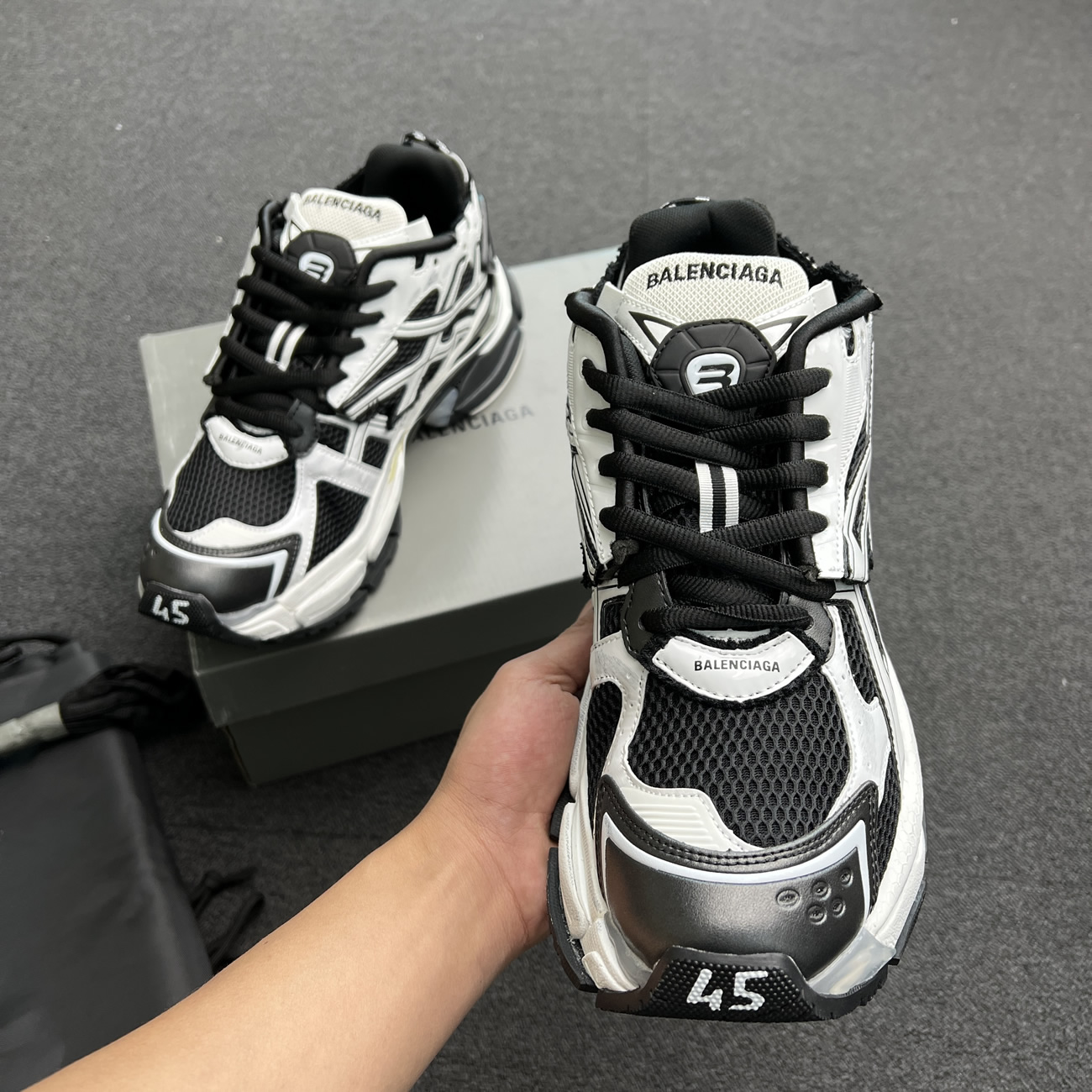 Balenciaga Runner White Black White 677403w3rb29010 (3) - www.newkick.org Balenciaga Runner White Black White 677403w3rb29010 (3) - www.newkick.org