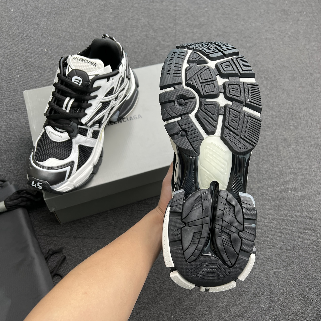 Balenciaga Runner White Black White 677403w3rb29010 (4) - www.newkick.org Balenciaga Runner White Black White 677403w3rb29010 (4) - www.newkick.org