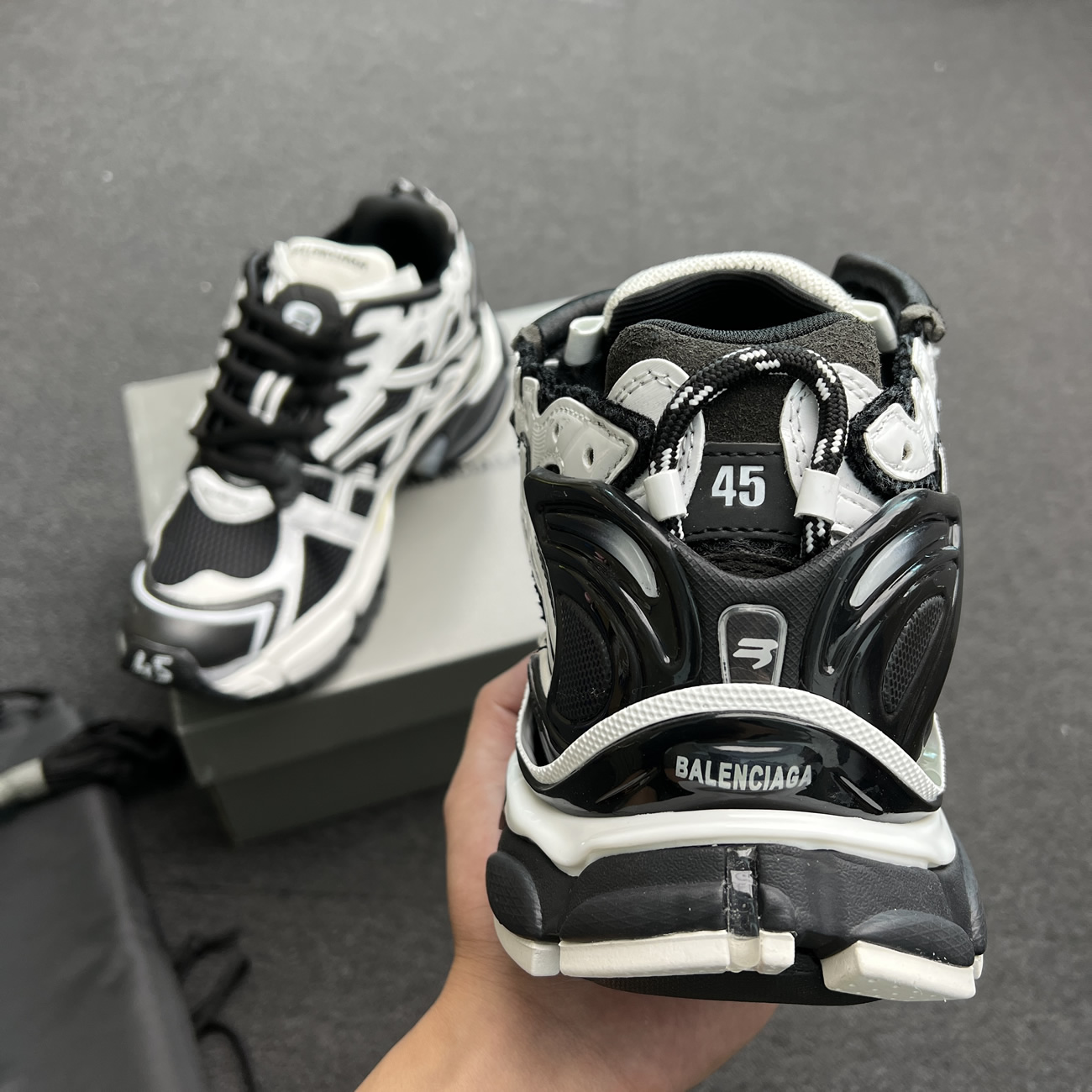 Balenciaga Runner White Black White 677403w3rb29010 (8) - www.newkick.org Balenciaga Runner White Black White 677403w3rb29010 (8) - www.newkick.org