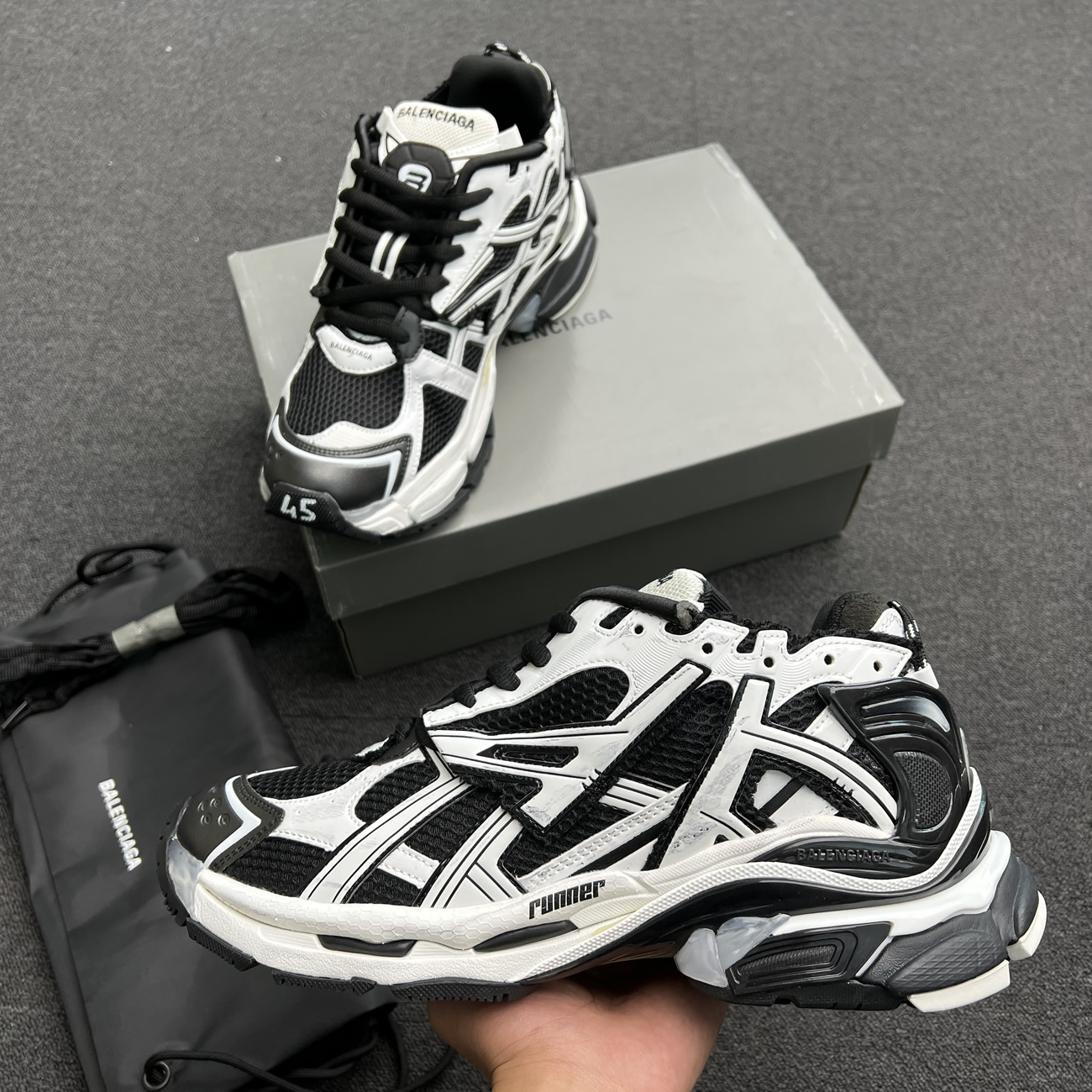 Balenciaga Runner White Black White 677403w3rb29010 (9) - www.newkick.org Balenciaga Runner White Black White 677403w3rb29010 (9) - www.newkick.org