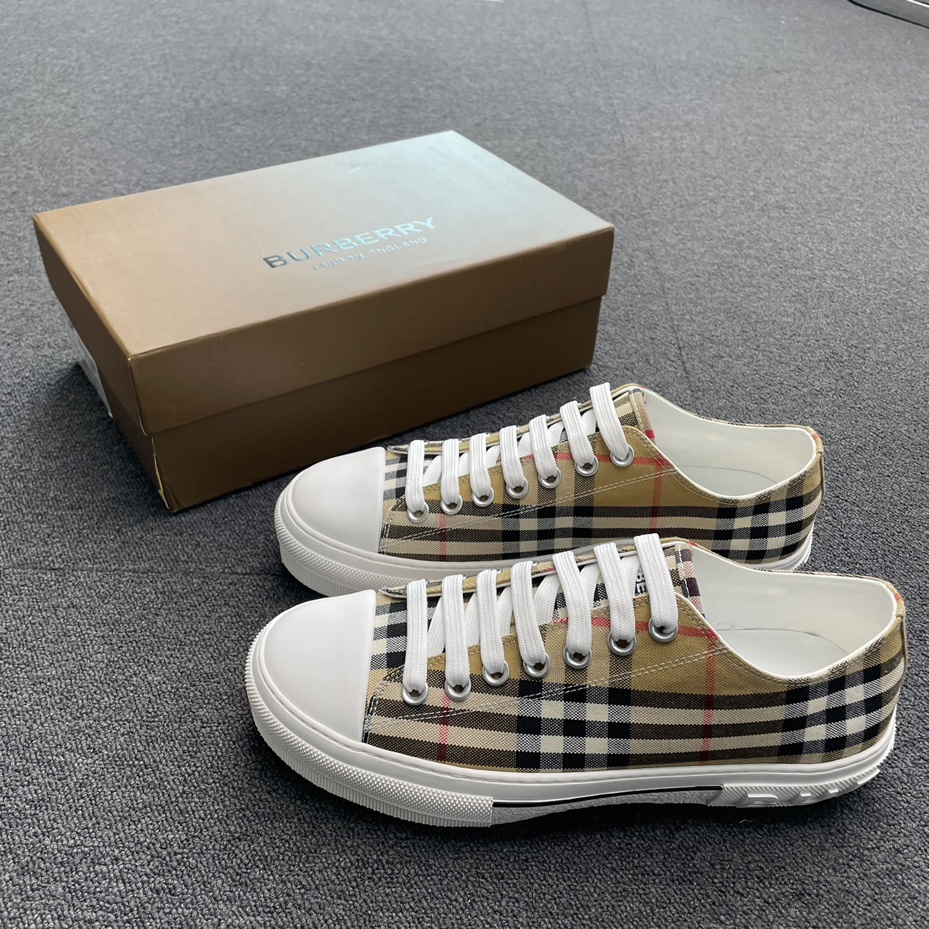 Burberry Vintage Check Cotton Sneakers Archive Beige White W 80505061 (10) - www.newkick.org Burberry Vintage Check Cotton Sneakers Archive Beige White W 80505061 (10) - www.newkick.org