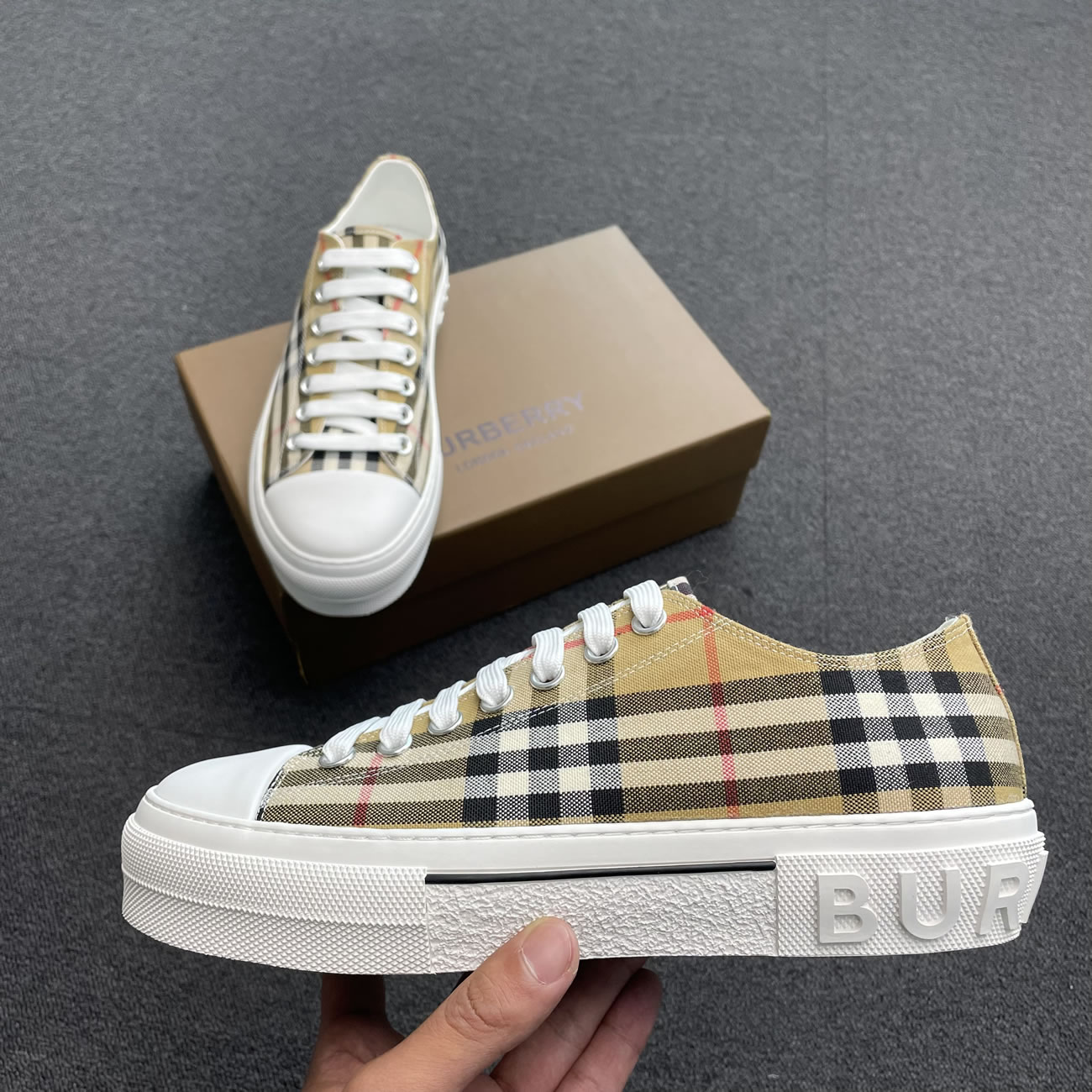 Burberry Vintage Check Cotton Sneakers Archive Beige White W 80505061 (4) - www.newkick.org Burberry Vintage Check Cotton Sneakers Archive Beige White W 80505061 (4) - www.newkick.org