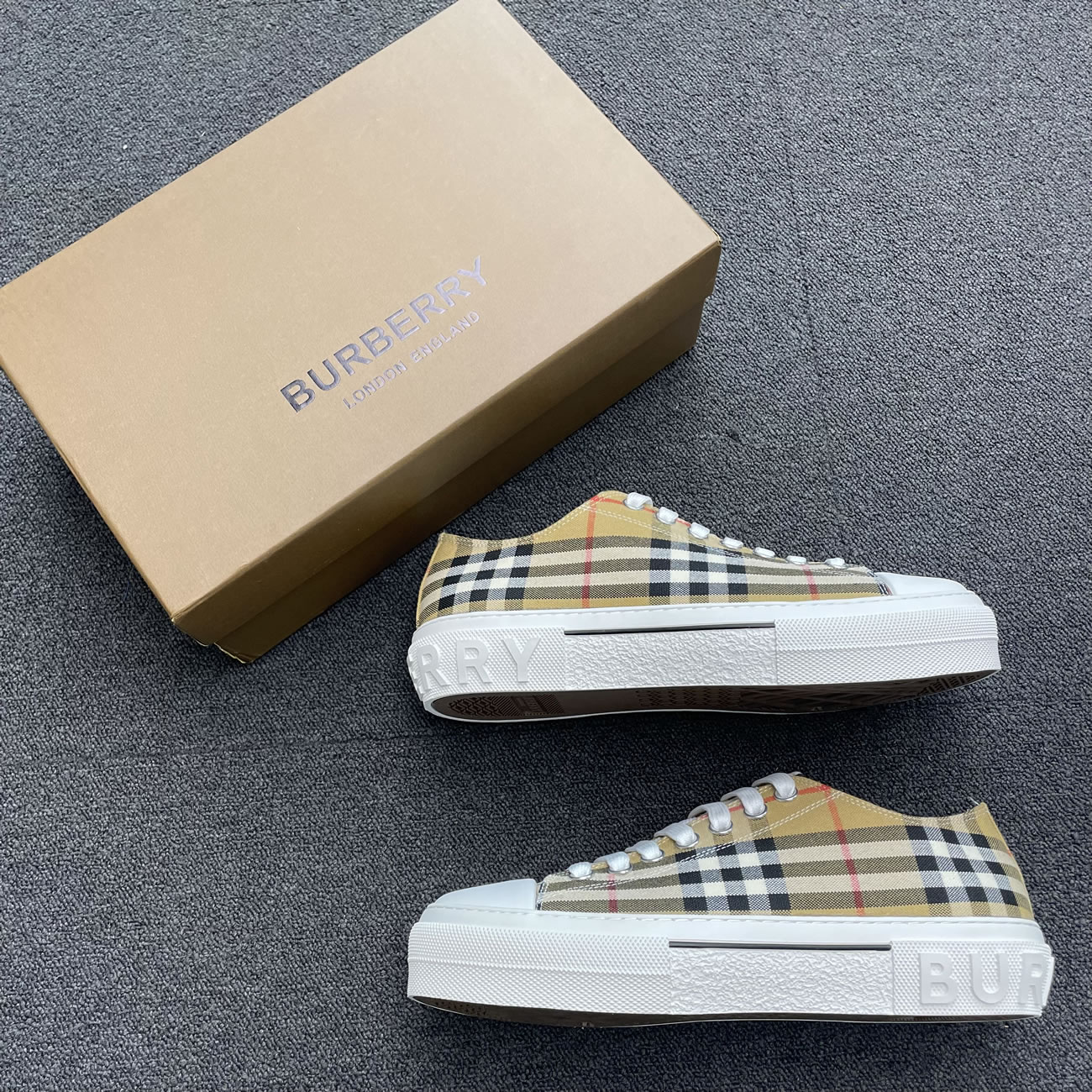 Burberry Vintage Check Cotton Sneakers Archive Beige White W 80505061 (7) - www.newkick.org Burberry Vintage Check Cotton Sneakers Archive Beige White W 80505061 (7) - www.newkick.org