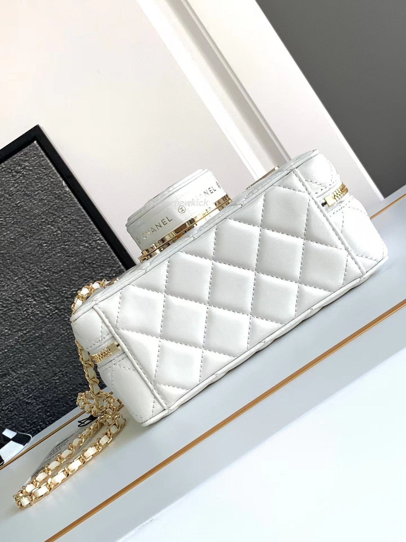 Chanel Camera Bag Lambskin White As4817 B16255 10601 (10) - www.newkick.vip Chanel Camera Bag Lambskin White As4817 B16255 10601 (10) - www.newkick.vip