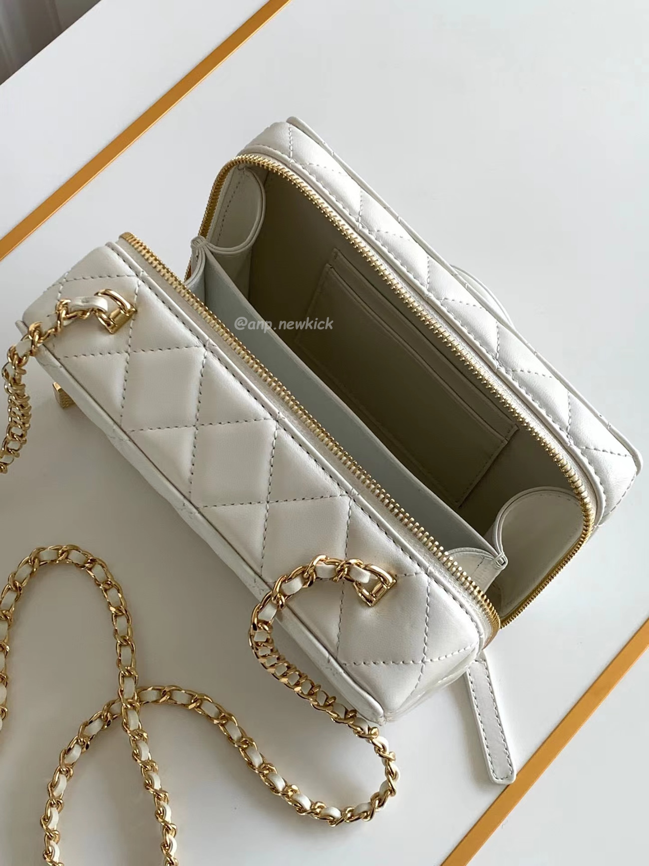 Chanel Camera Bag Lambskin White As4817 B16255 10601 (6) - www.newkick.vip Chanel Camera Bag Lambskin White As4817 B16255 10601 (6) - www.newkick.vip