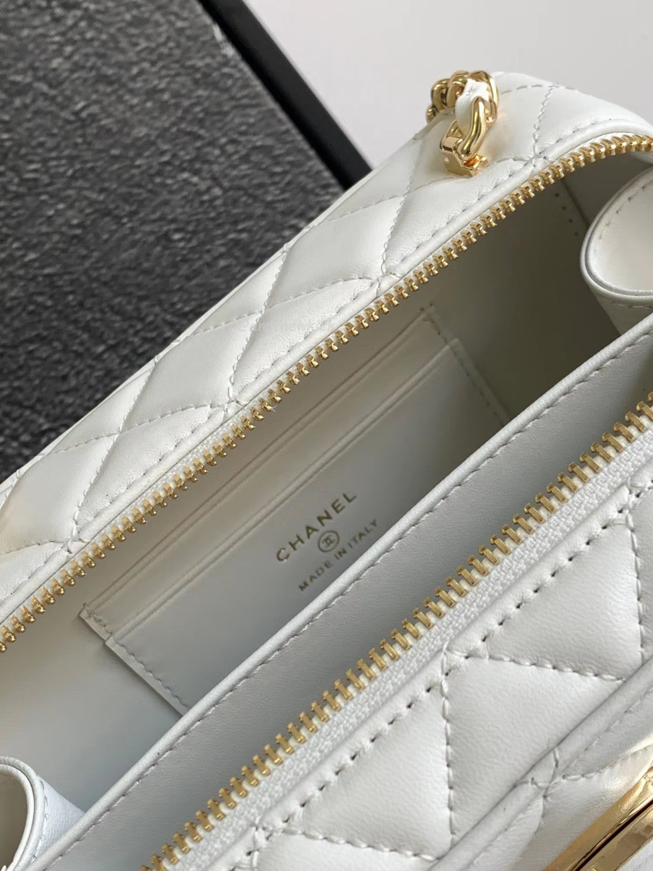 Chanel Camera Bag Lambskin White As4817 B16255 10601 (8) - www.newkick.vip Chanel Camera Bag Lambskin White As4817 B16255 10601 (8) - www.newkick.vip