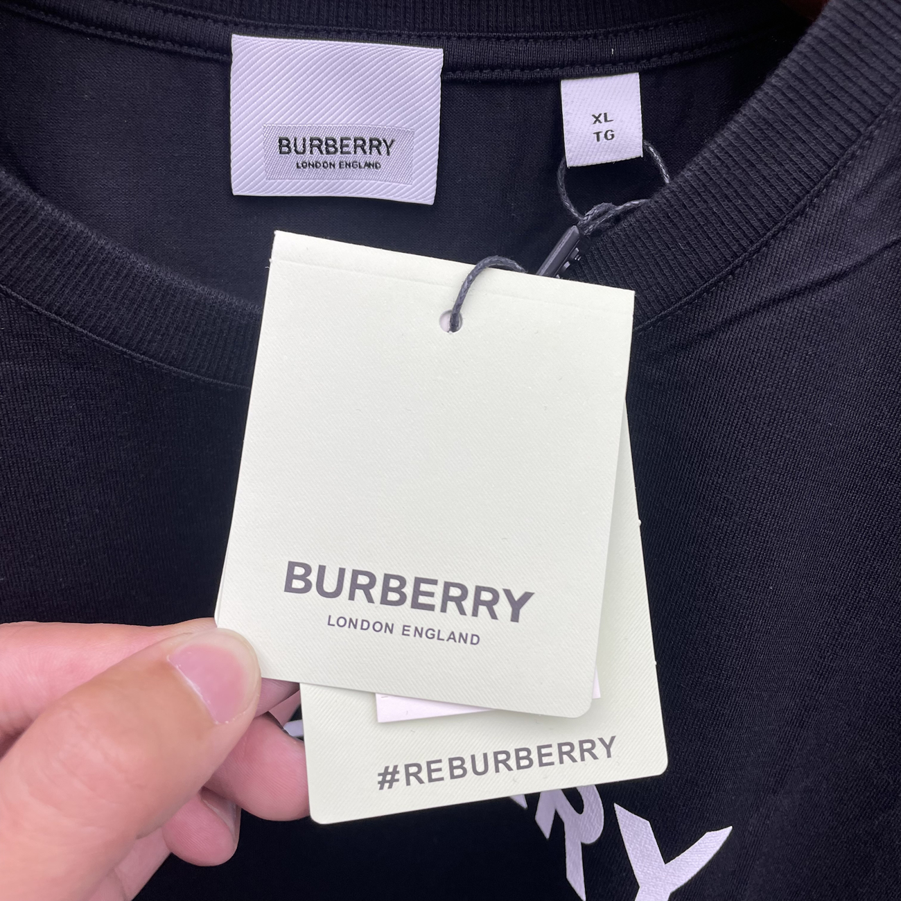 Burberry Logo Print Cotton Oversized T Shirt Black Blue White Aw22 (8) - www.newkick.org