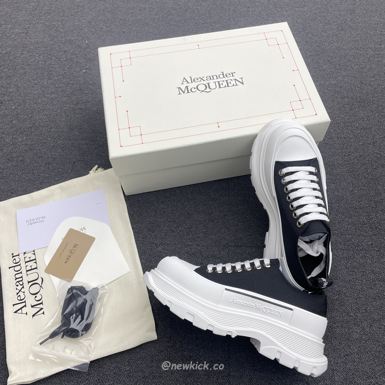 Alexander Mcqueen Tread Slick Low Lace Up Black White (11) - www.newkick.org Alexander Mcqueen Tread Slick Low Lace Up Black White (11) - www.newkick.org