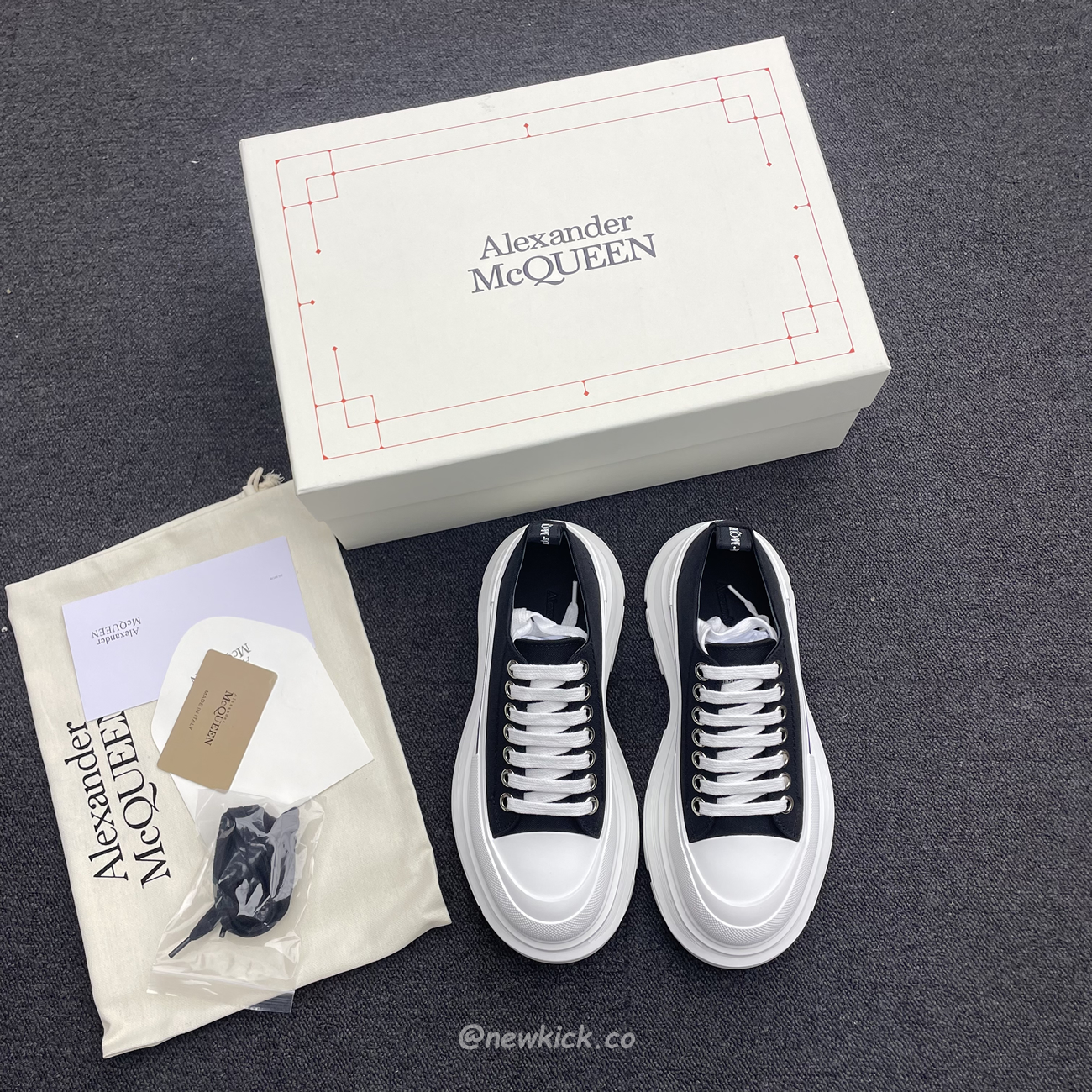Alexander Mcqueen Tread Slick Low Lace Up Black White (12) - www.newkick.org Alexander Mcqueen Tread Slick Low Lace Up Black White (12) - www.newkick.org