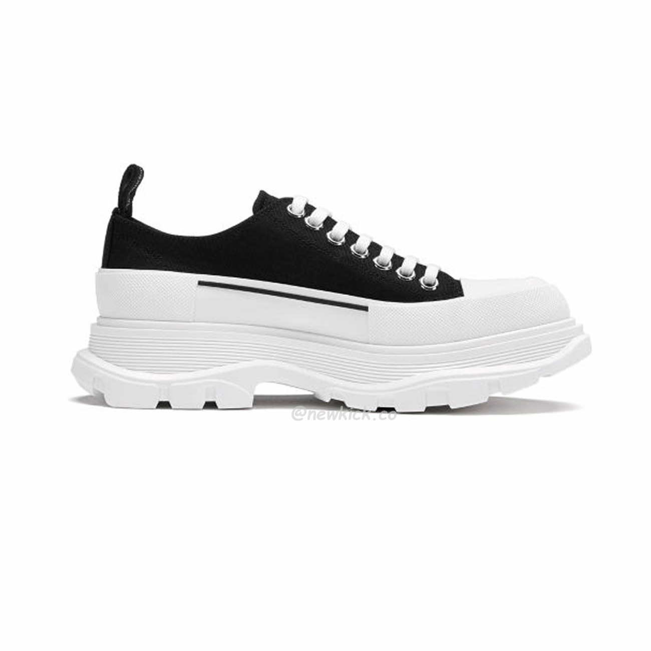 Alexander Mcqueen Tread Slick Low Lace Up Black White (3) - www.newkick.org Alexander Mcqueen Tread Slick Low Lace Up Black White (3) - www.newkick.org