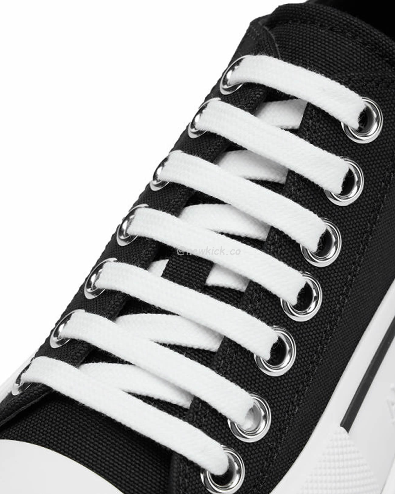 Alexander Mcqueen Tread Slick Low Lace Up Black White (6) - www.newkick.org Alexander Mcqueen Tread Slick Low Lace Up Black White (6) - www.newkick.org