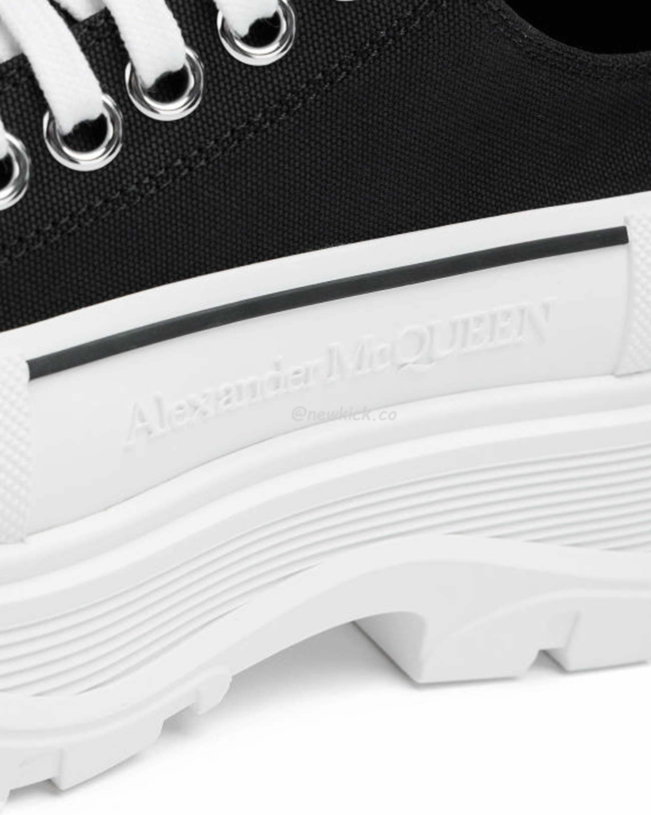 Alexander Mcqueen Tread Slick Low Lace Up Black White (7) - www.newkick.org Alexander Mcqueen Tread Slick Low Lace Up Black White (7) - www.newkick.org