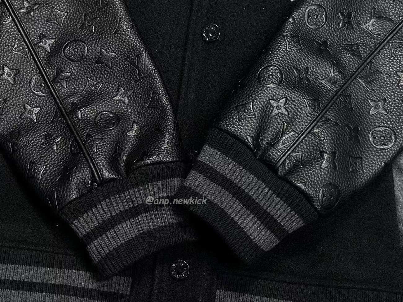 Louis Vuitton Dark Clown Reversible Men Panel Leather Baseball Jersey (5) - www.newkick.org Louis Vuitton Dark Clown Reversible Men Panel Leather Baseball Jersey (5) - www.newkick.org