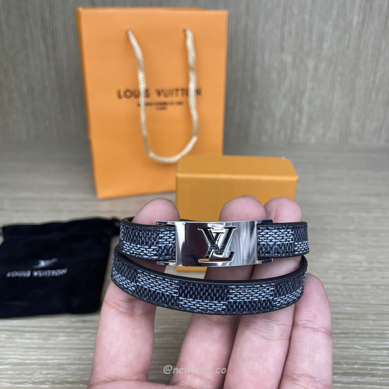 Louis Vuitton Leather Bracelet (2) - www.newkick.org Louis Vuitton Leather Bracelet (2) - www.newkick.org