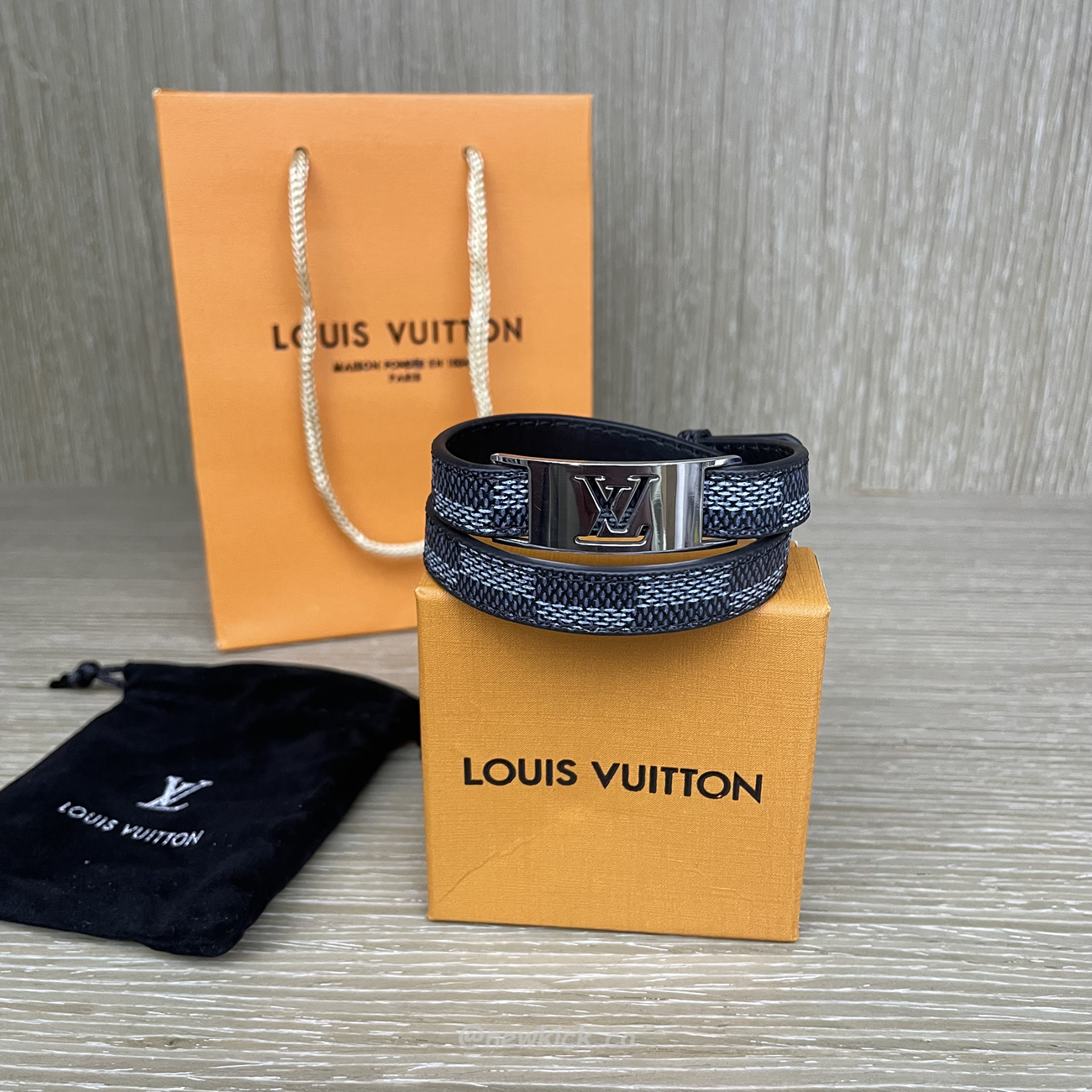 Louis Vuitton Leather Bracelet (5) - www.newkick.org Louis Vuitton Leather Bracelet (5) - www.newkick.org