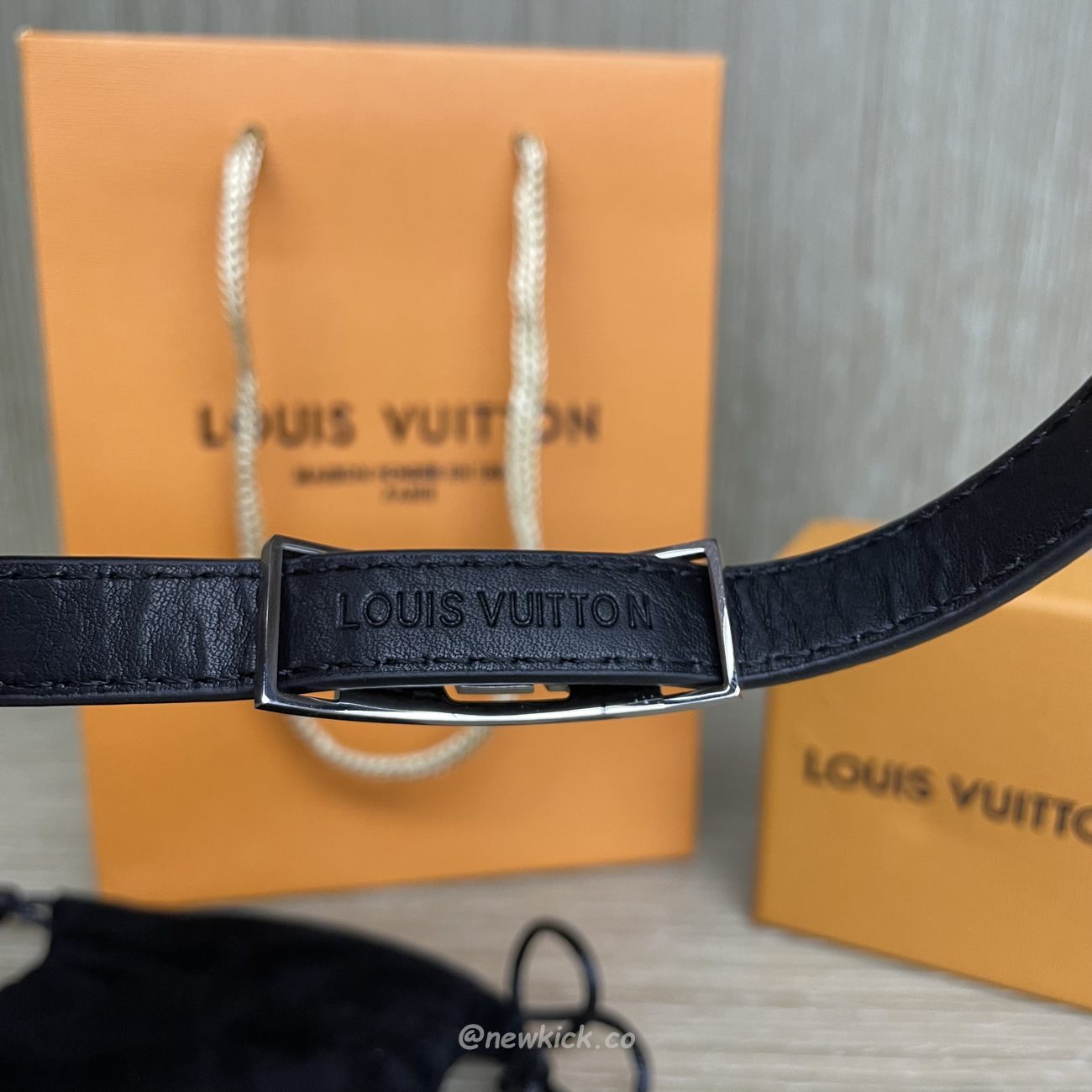 Louis Vuitton Leather Bracelet (6) - www.newkick.org Louis Vuitton Leather Bracelet (6) - www.newkick.org