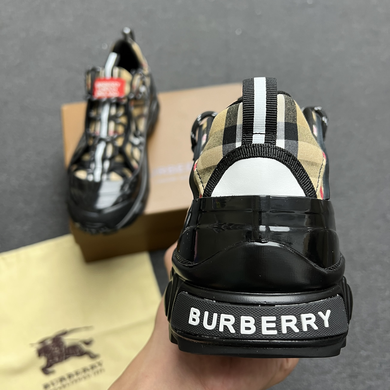 Burberry Vintage Check Cotton Arthur Black (11) - www.newkick.vip