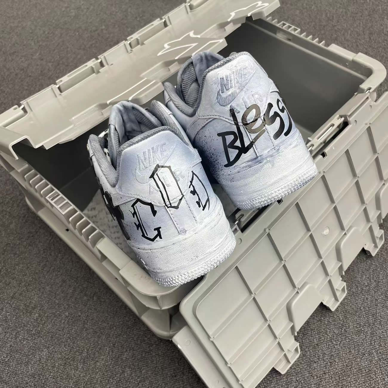 Custom Shoes Chrome X Nike Air Force 1 Dipped Reflective (10) - www.newkick.org Custom Shoes Chrome X Nike Air Force 1 Dipped Reflective (10) - www.newkick.org