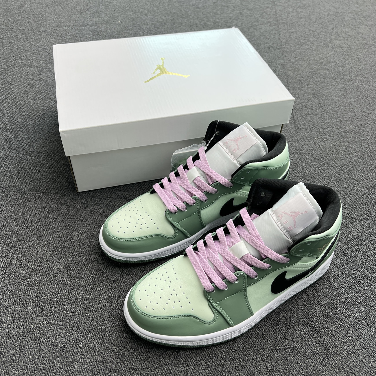 Air Jordan 1 Mid Dutch Green W Cz0774 300 (3) - www.newkick.org