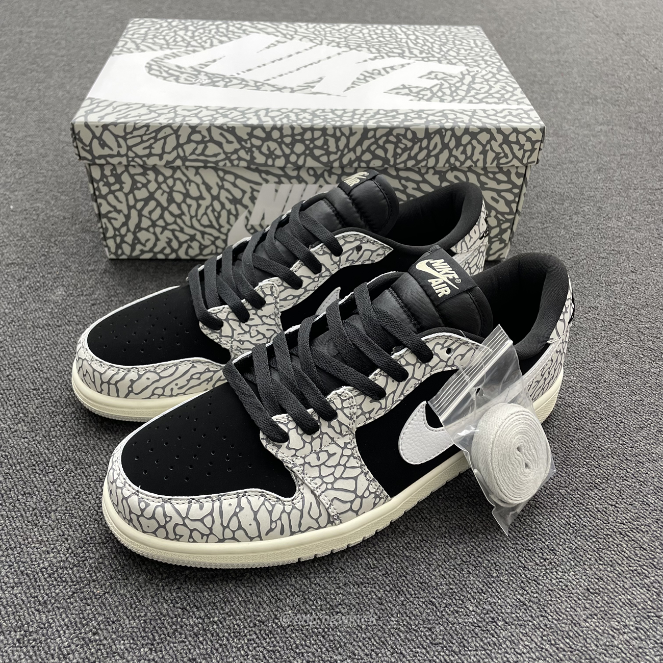 Air Jordan 1 Retro Low Og Black Cement Cz0790 001 (16) - www.newkick.org
