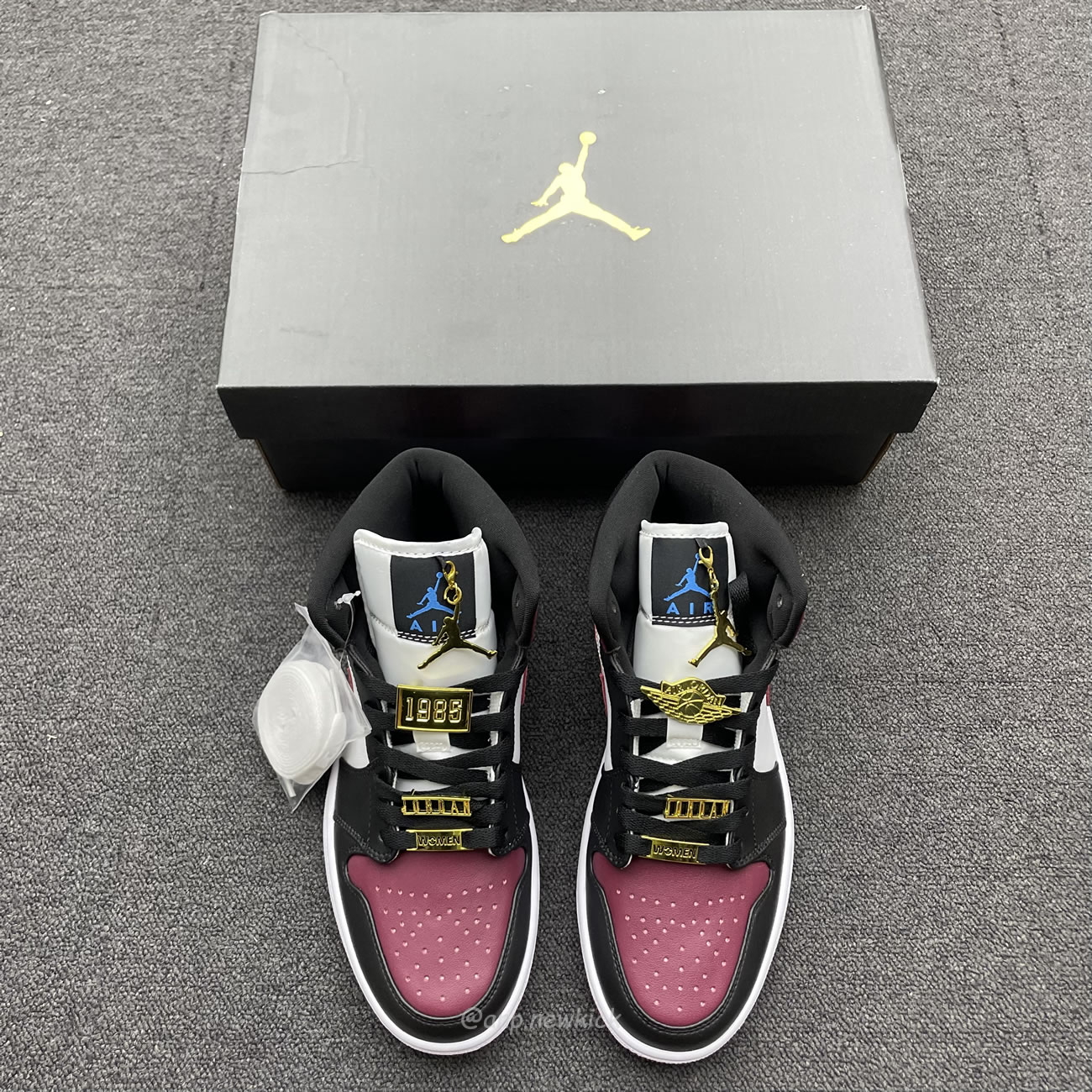 Air Jordan 1 Mid Se Black Dark Beetroot Womens Cz4385 016 (3) - www.newkick.org Air Jordan 1 Mid Se Black Dark Beetroot Womens Cz4385 016 (3) - www.newkick.org