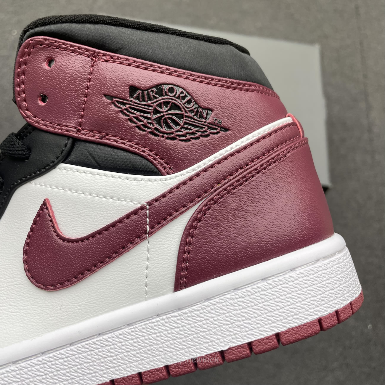 Air Jordan 1 Mid Se Black Dark Beetroot Womens Cz4385 016 (4) - www.newkick.org Air Jordan 1 Mid Se Black Dark Beetroot Womens Cz4385 016 (4) - www.newkick.org