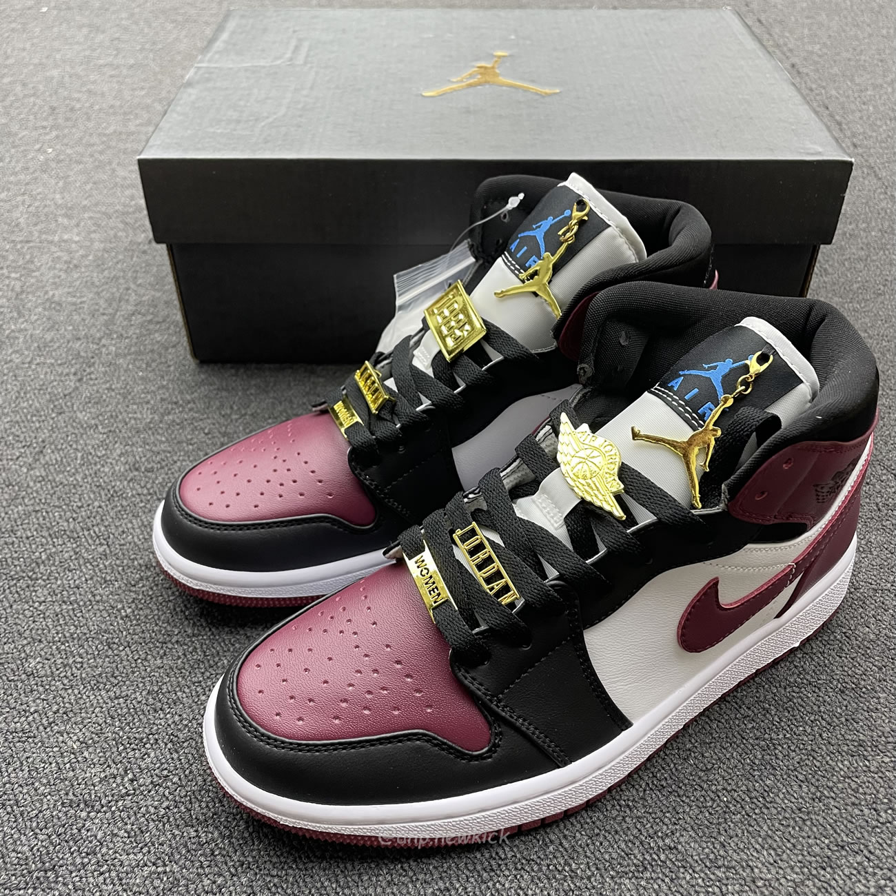 Air Jordan 1 Mid Se Black Dark Beetroot Womens Cz4385 016 (5) - www.newkick.org Air Jordan 1 Mid Se Black Dark Beetroot Womens Cz4385 016 (5) - www.newkick.org