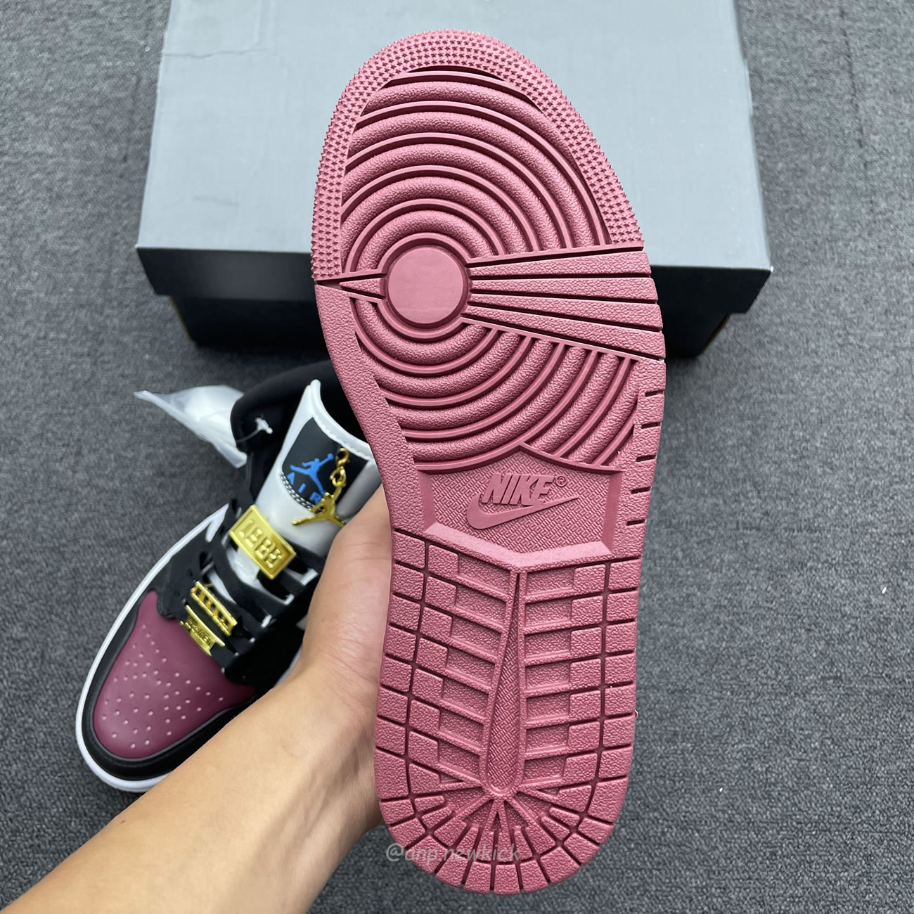 Air Jordan 1 Mid Se Black Dark Beetroot Womens Cz4385 016 (6) - www.newkick.org Air Jordan 1 Mid Se Black Dark Beetroot Womens Cz4385 016 (6) - www.newkick.org