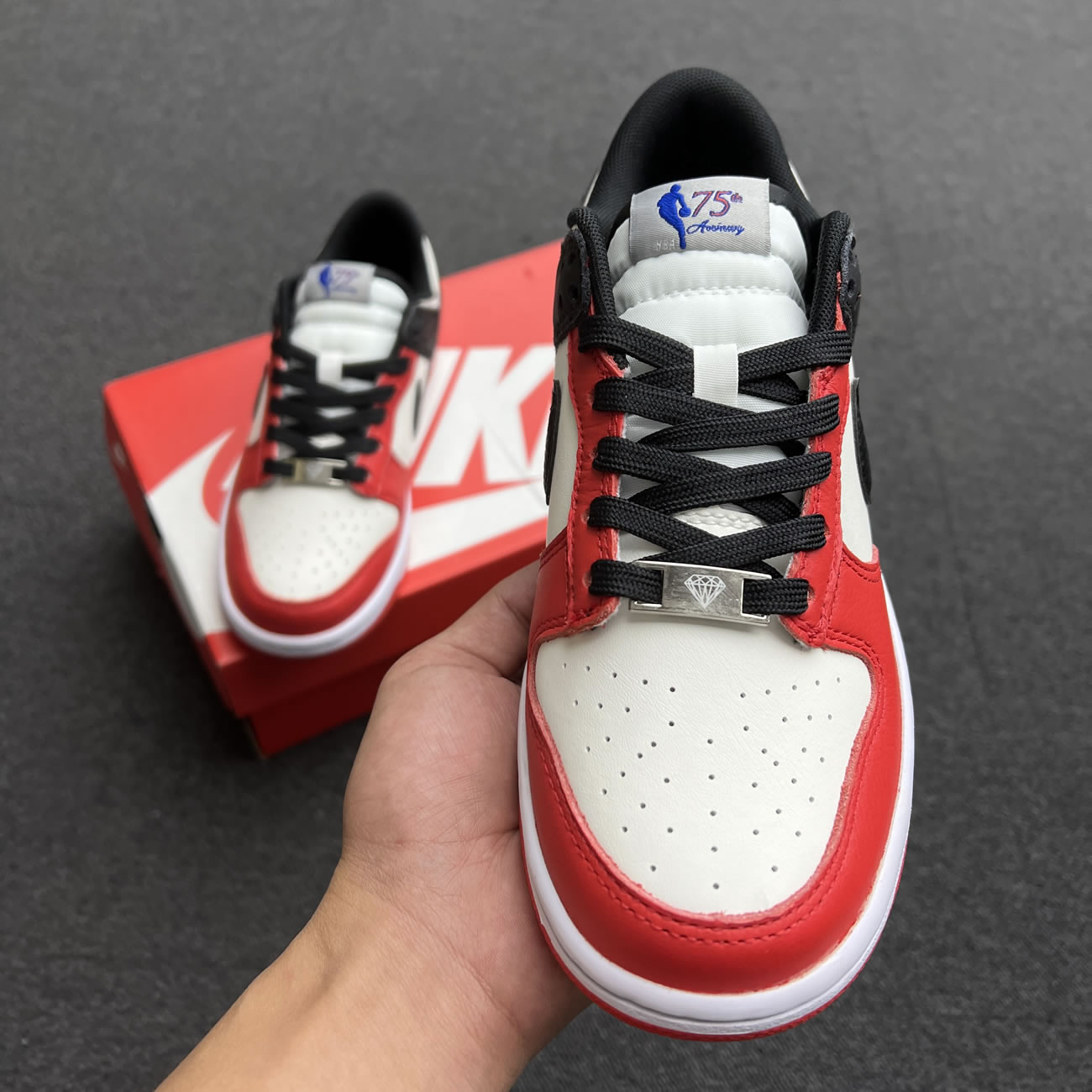 Nike Dunk Low Emb Nba 75th Anniversary Chicago Dd3363 100 (10) - www.newkick.org Nike Dunk Low Emb Nba 75th Anniversary Chicago Dd3363 100 (10) - www.newkick.org