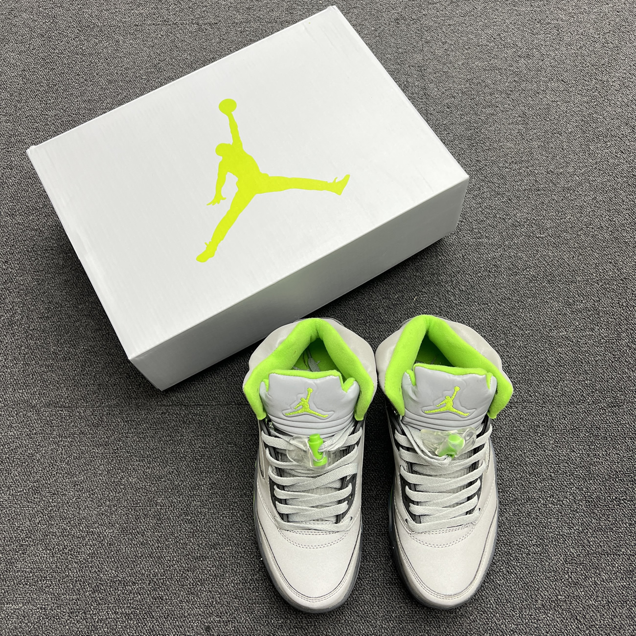 Air Jordan 5 Retro Green Bean 2022 Dm9014 003 (6) - www.newkick.vip Air Jordan 5 Retro Green Bean 2022 Dm9014 003 (6) - www.newkick.vip