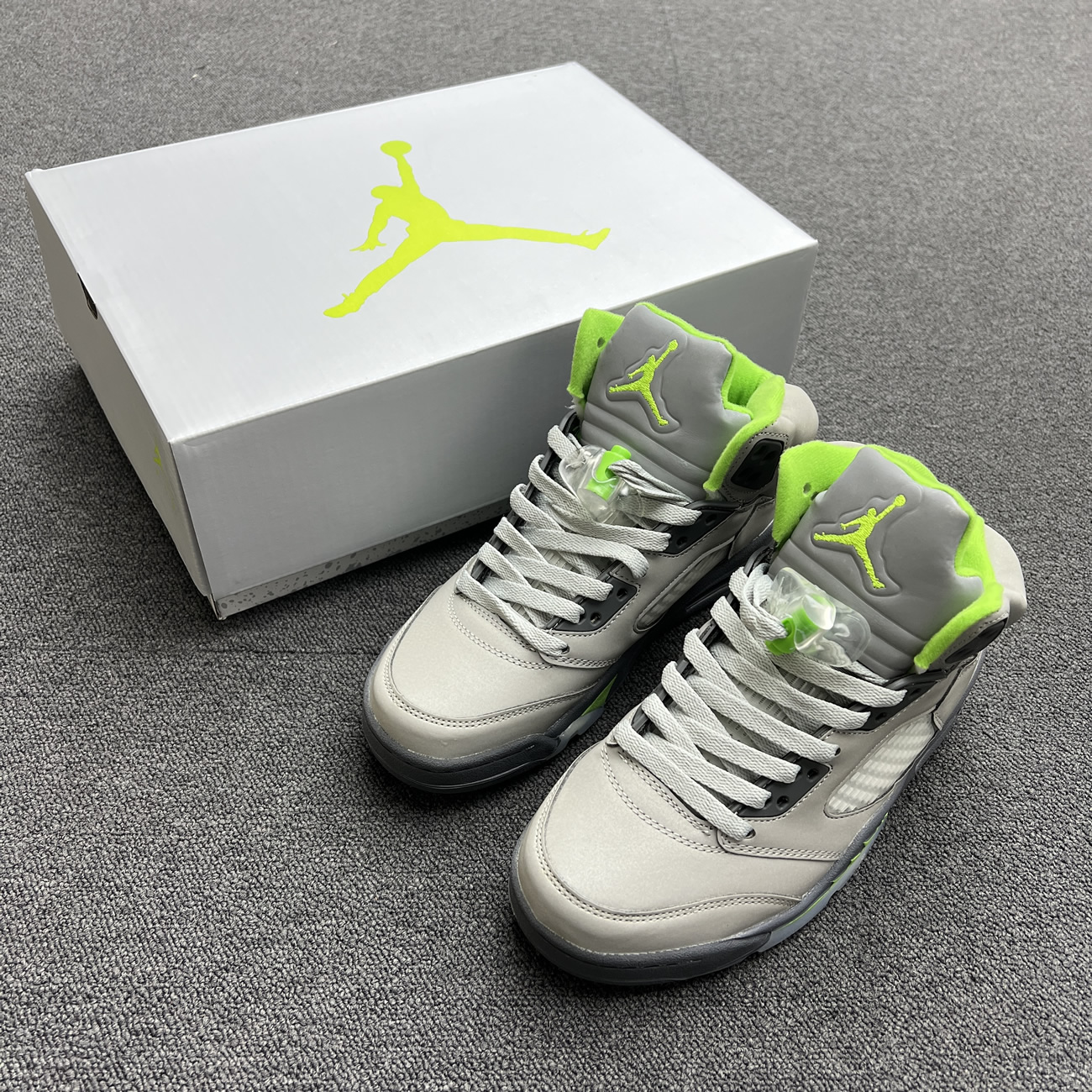 Air Jordan 5 Retro Green Bean 2022 Dm9014 003 (9) - www.newkick.vip Air Jordan 5 Retro Green Bean 2022 Dm9014 003 (9) - www.newkick.vip