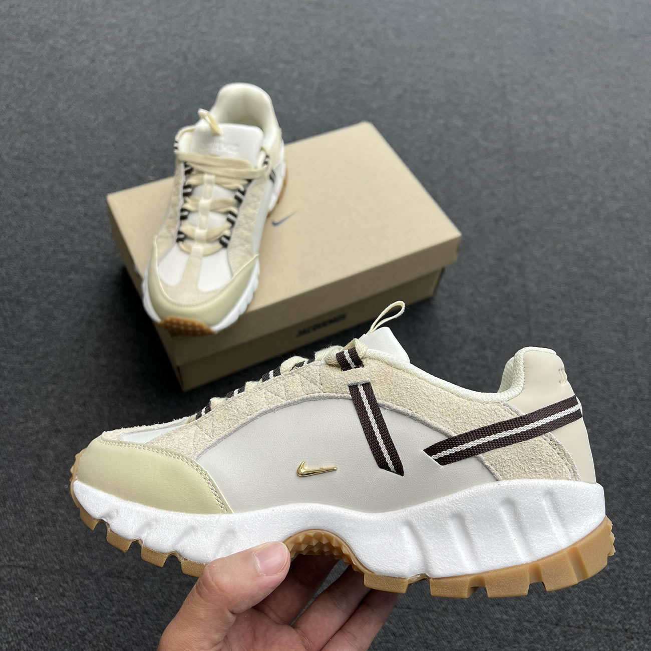 Nike Air Humara Lx Jacquemus Light Bone Gold W Dr0420 001 (9) - www.newkick.org