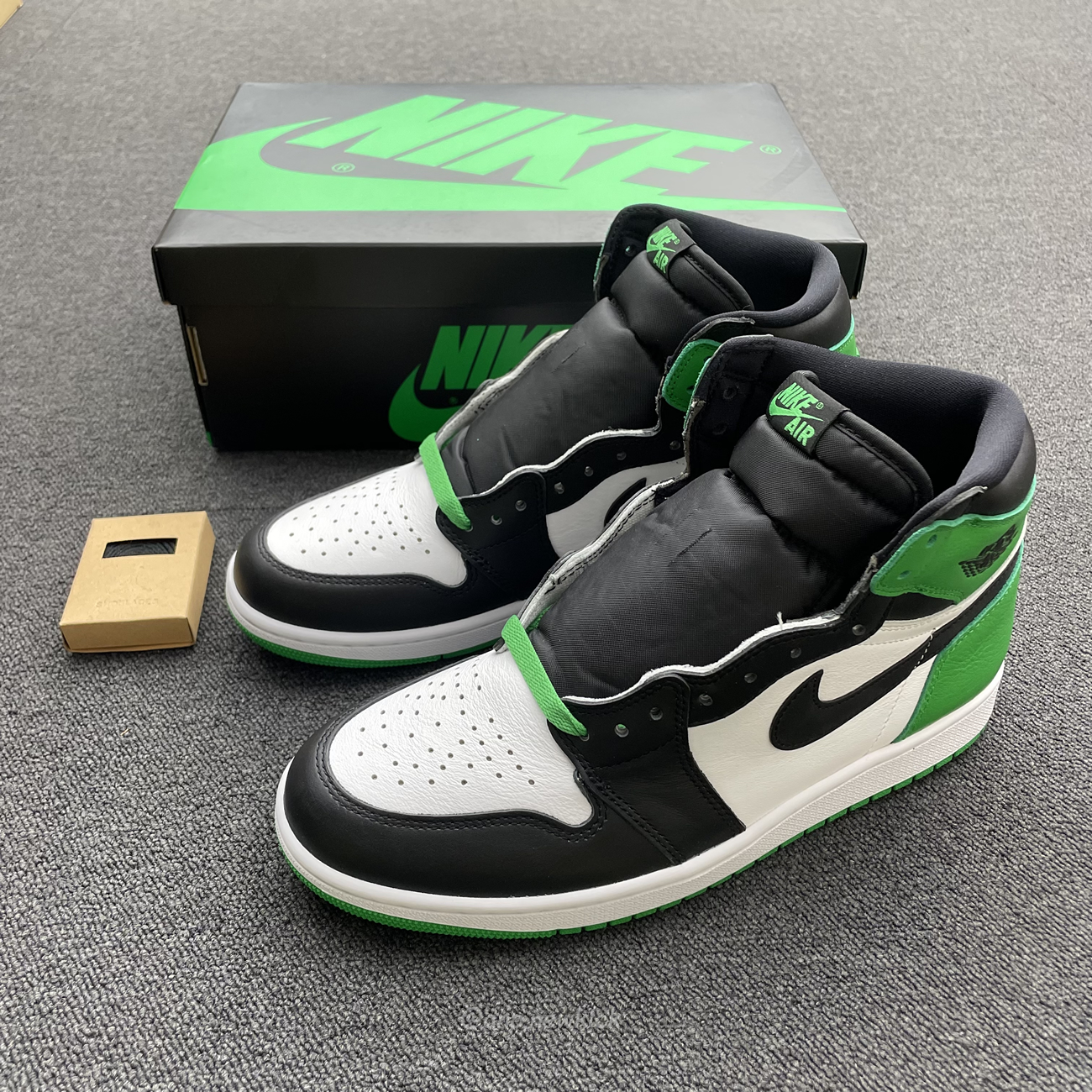 Air Jordan 1 Retro High Og Lucky Green Dz5485 031 (21) - www.newkick.org