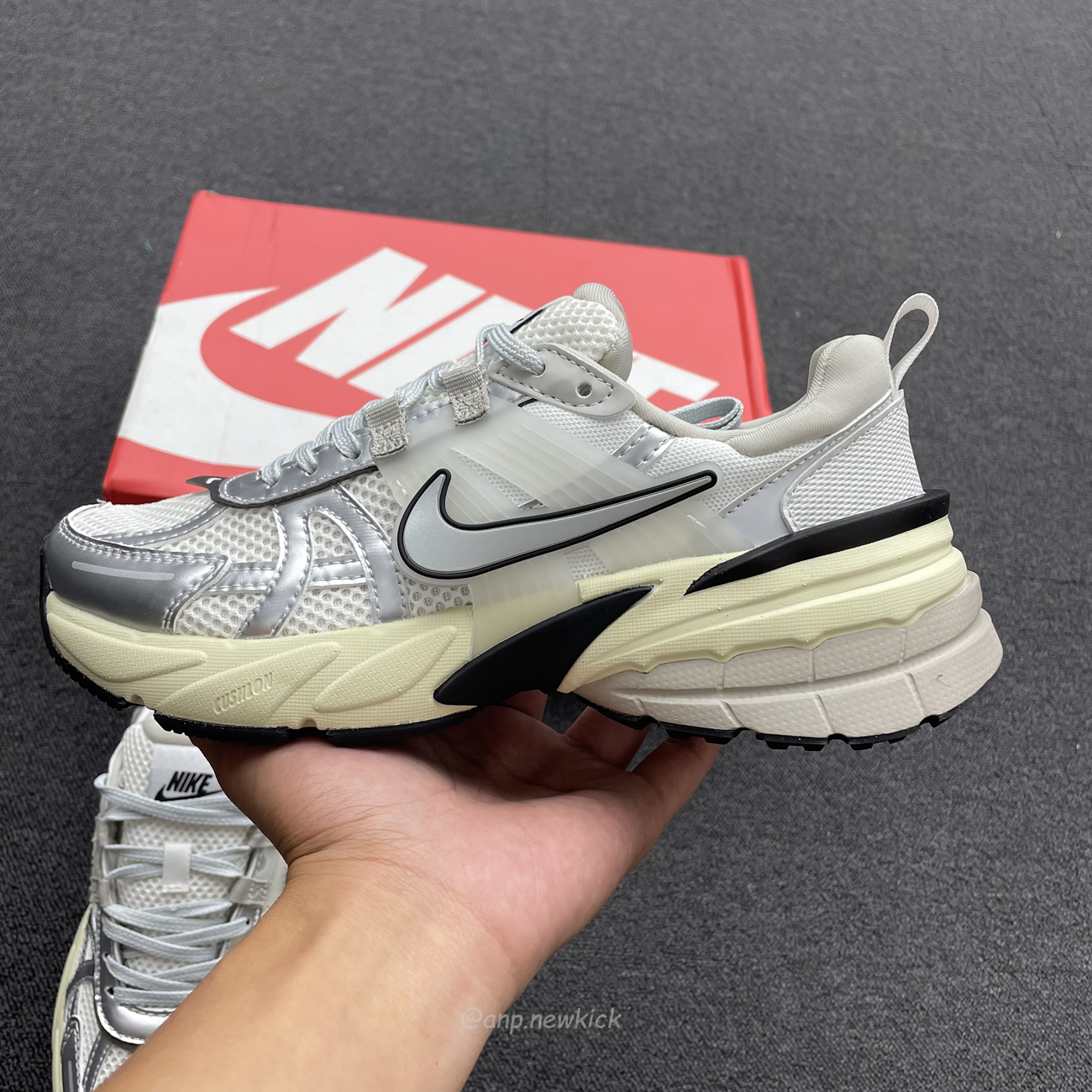 Nike V2k Run Summit White Metallic Silver Fd0736 100 (6) - www.newkick.vip Nike V2k Run Summit White Metallic Silver Fd0736 100 (6) - www.newkick.vip