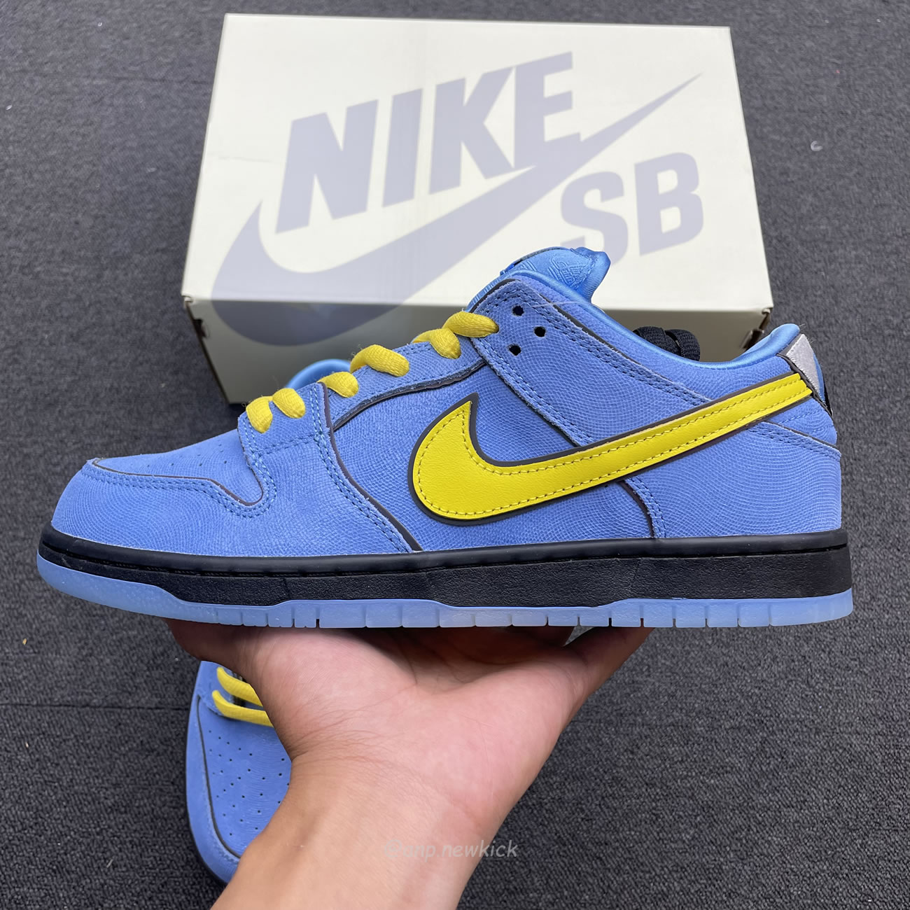 Nike Sb Dunk Low X The Powerpuff Girls On Feet Look At Bubbles Fz8320 400 (10) - www.newkick.org Nike Sb Dunk Low X The Powerpuff Girls On Feet Look At Bubbles Fz8320 400 (10) - www.newkick.org